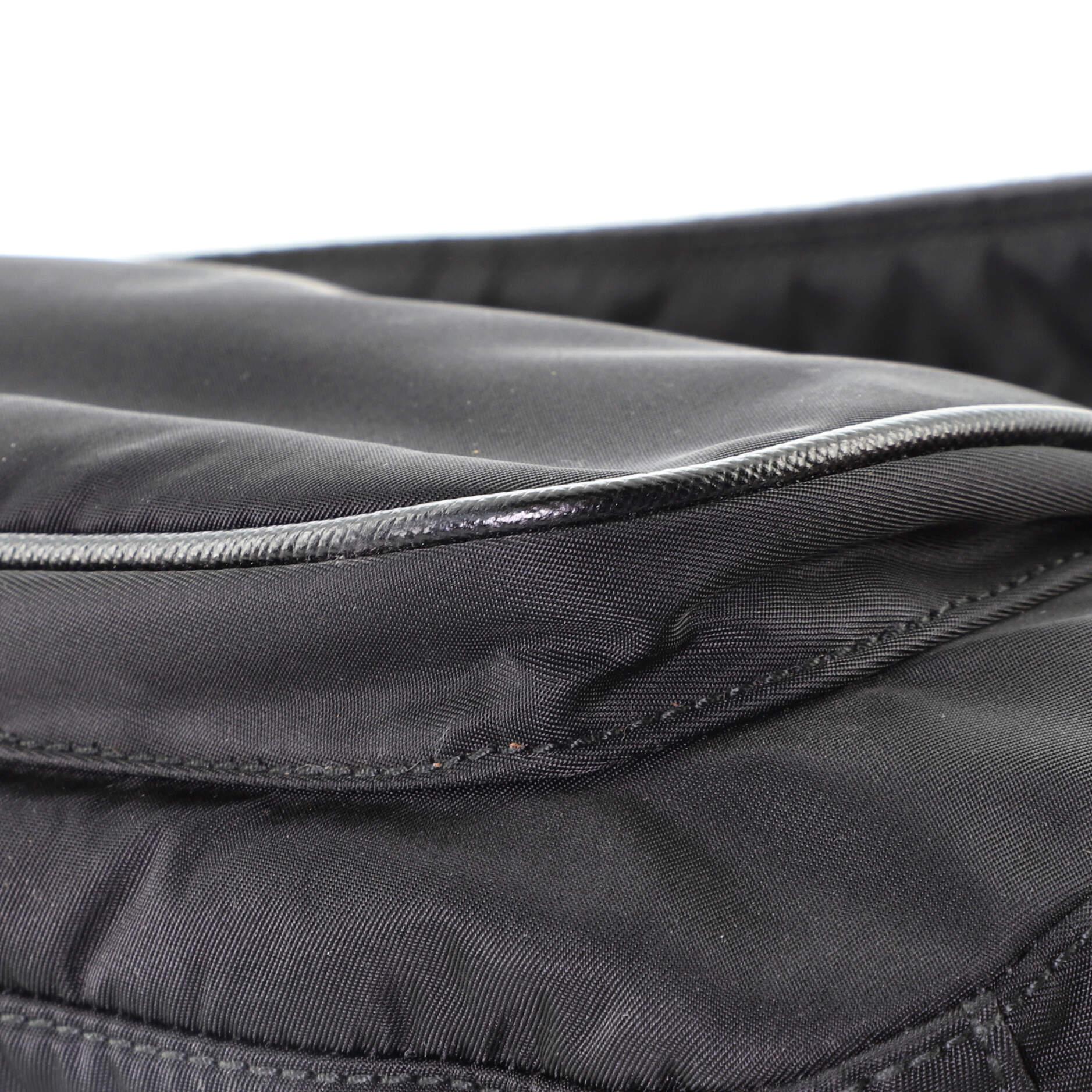 Prada Vordertasche Messenger Bag Tessuto Medium für Damen oder Herren