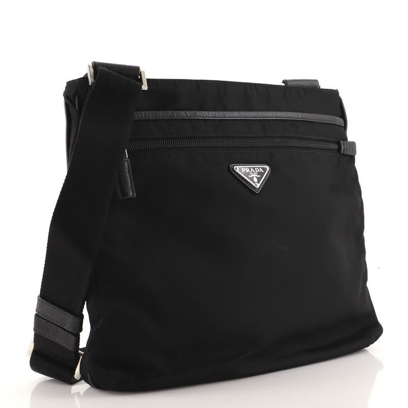 These are professional pictures of the actual item offered by Rebag.

Condition: Very good. Wear on base and opening piping edges, creasing, marks and minor wear on exterior, scratches and slight tarnish on hardware.
Accessories: No