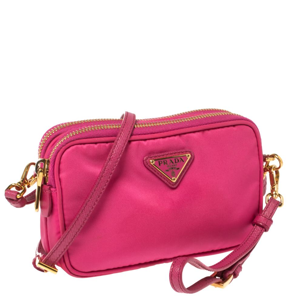 Prada Fuchsia Nylon und Leder Crossbody Tasche im Zustand „Gut“ in Dubai, Al Qouz 2