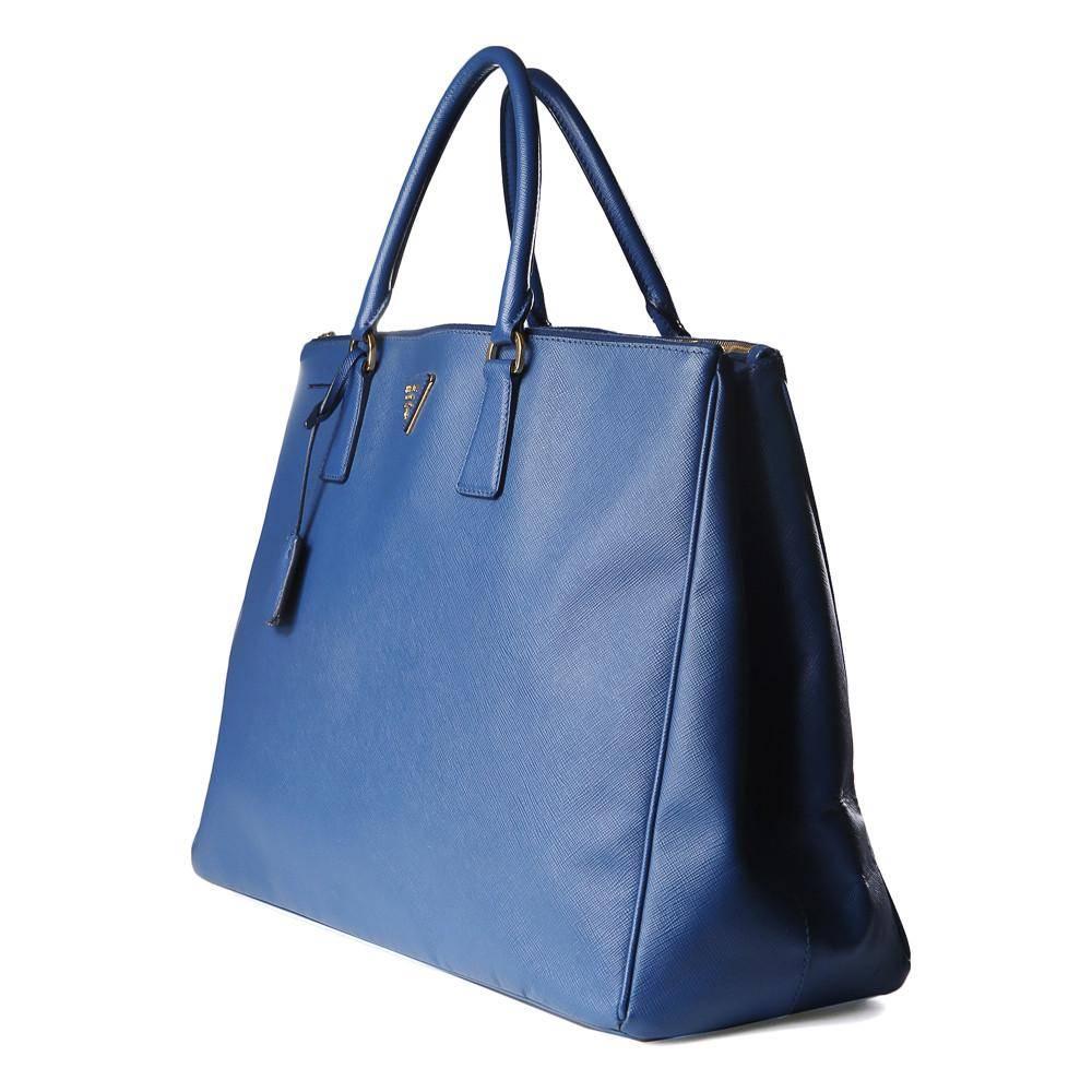 -Gorgeous Prada bag in Saffiano Calfskin Leather, very spacious and fits a lot.
-Color Blue or 