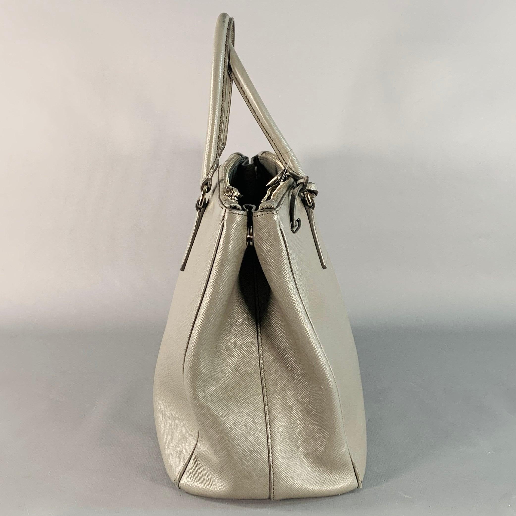 PRADA Galleria Grau Saffiano Leder Handtasche mit Griffen (Braun) im Angebot