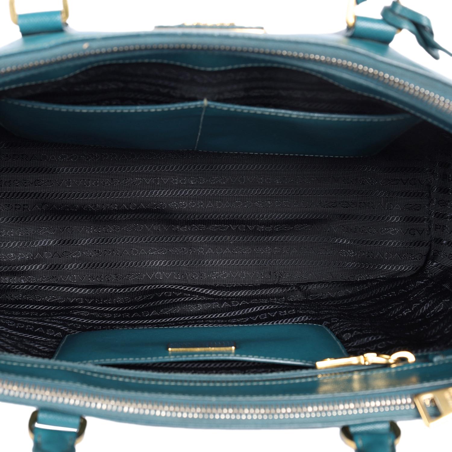 PRADA Galleria Saffiano Grand sac en cuir en vente 6