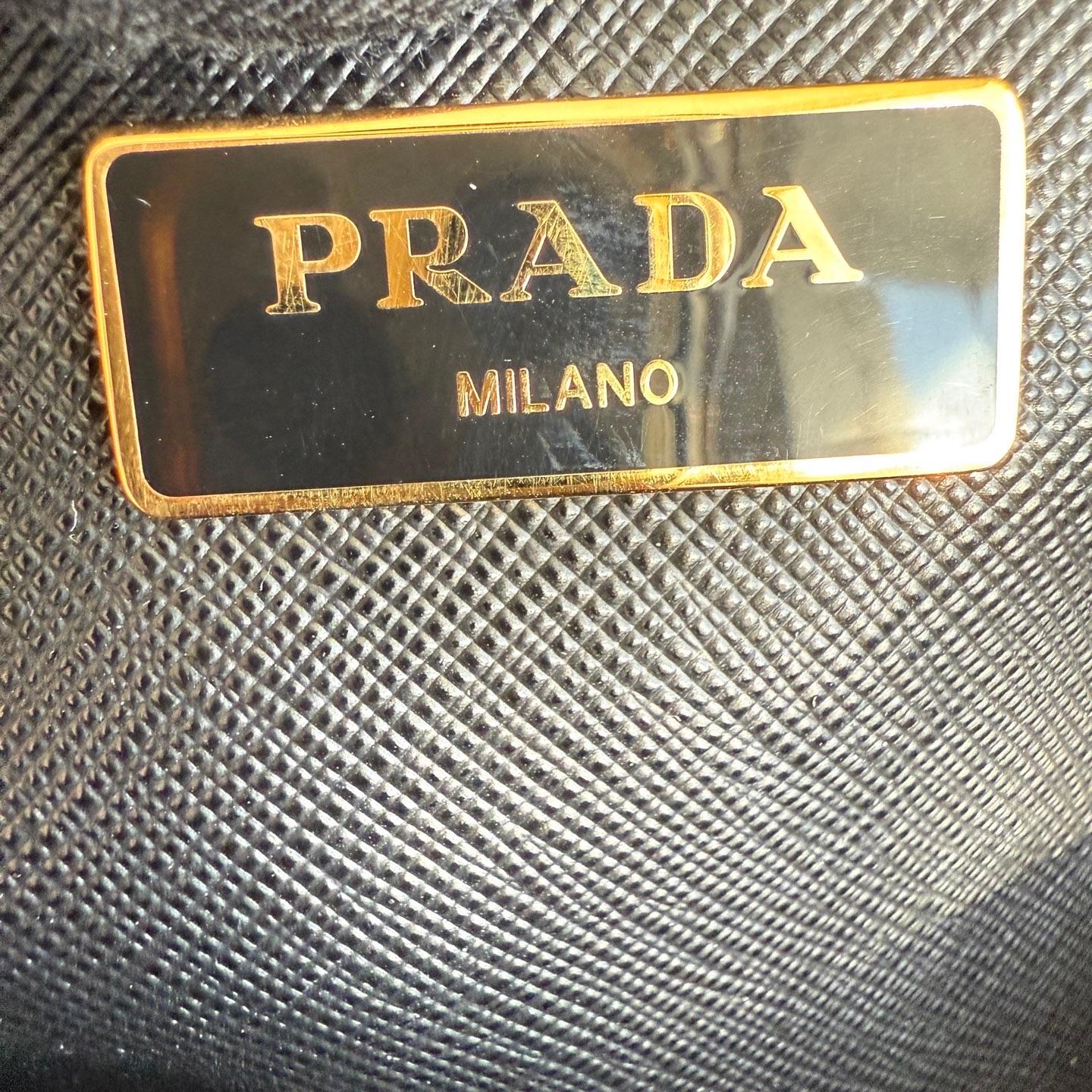 Prada Galleria Saffiano Leather Large Black with Strap en vente 12