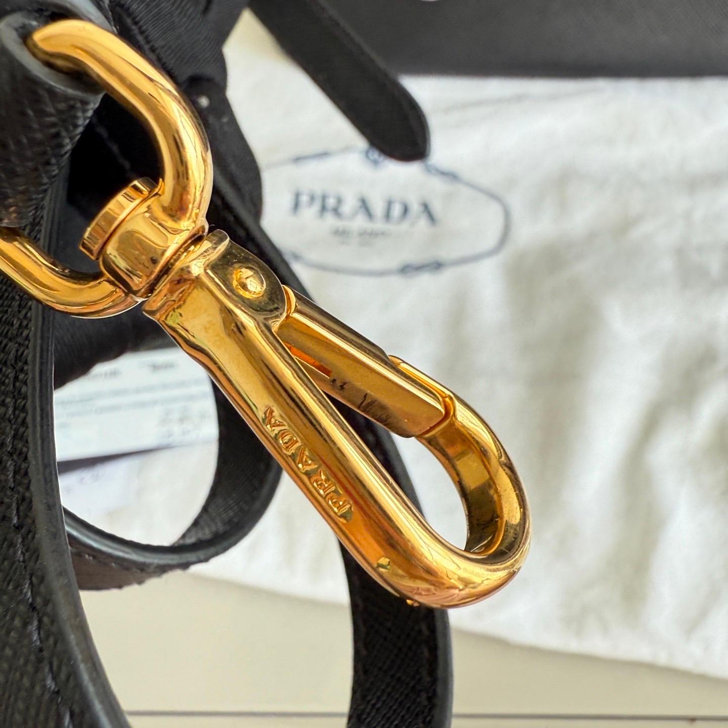 Prada Galleria Saffiano Leather Large Black with Strap en vente 14