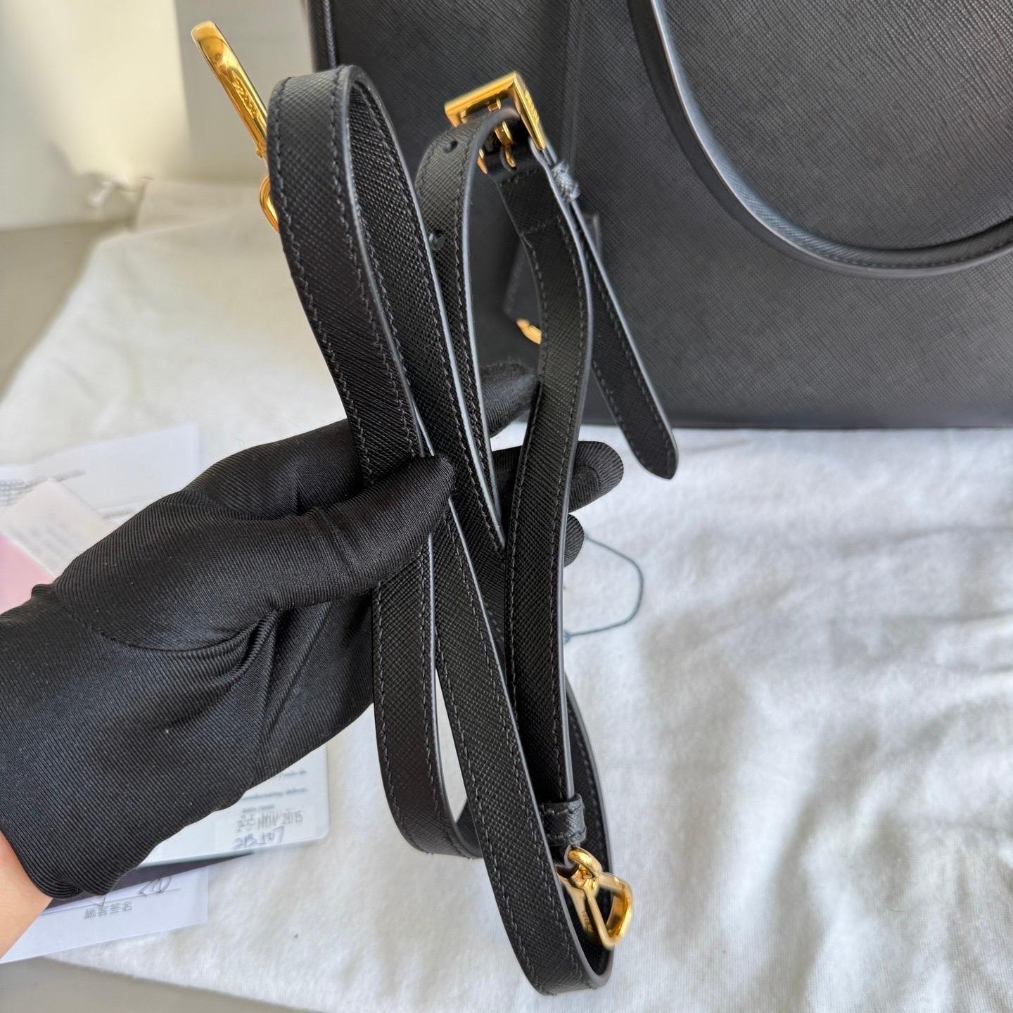 Prada Galleria Saffiano Leather Large Black with Strap en vente 15