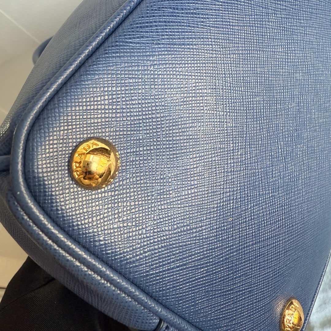 Prada Galleria Large en cuir Saffiano Navy avec bandoulière en vente 7