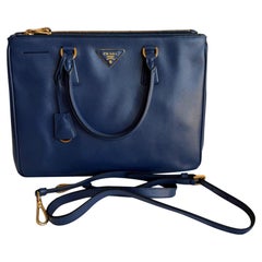 Prada Galleria Large en cuir Saffiano Navy avec bandoulière