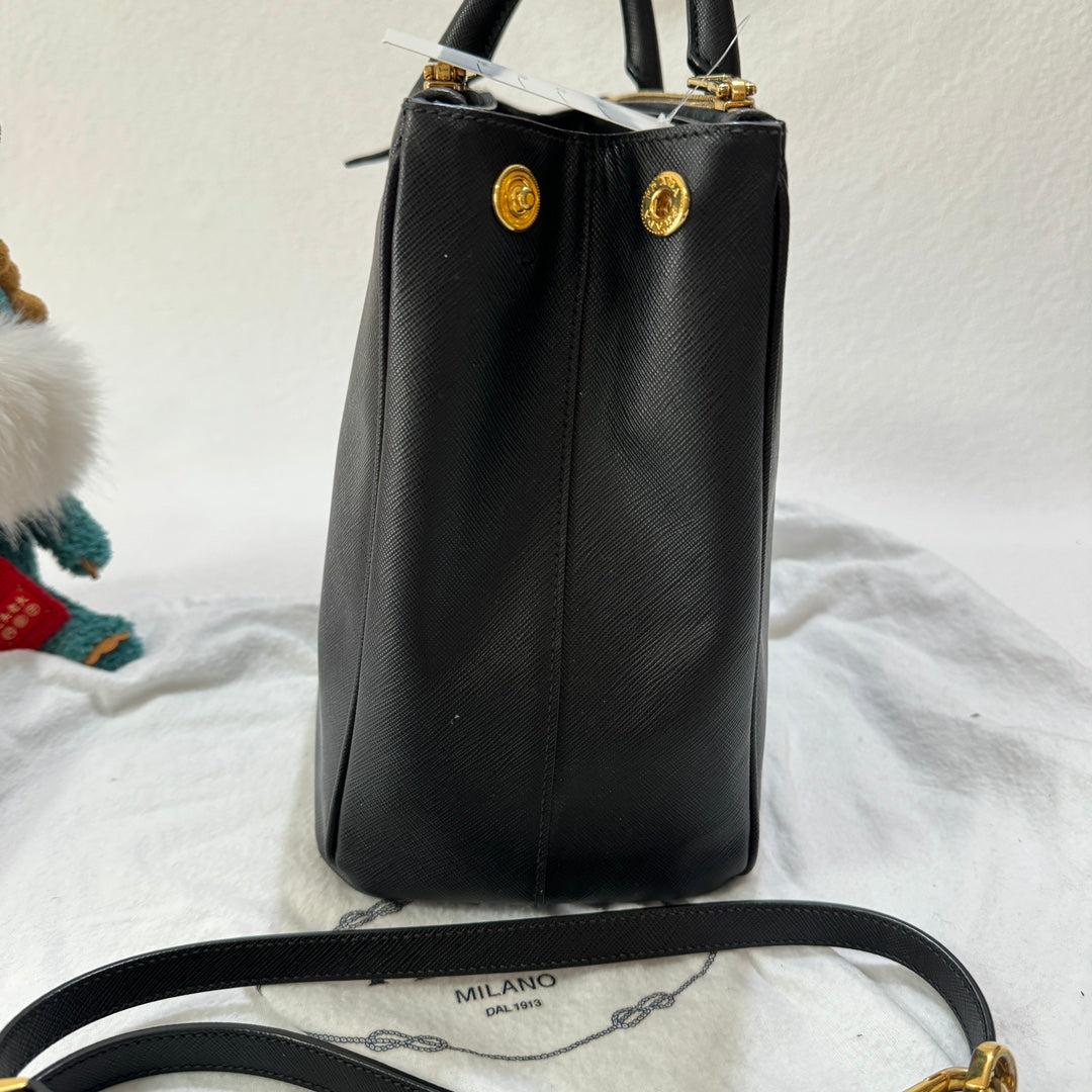 Prada Galleria Saffiano Leather Medium Black Handbag 33cm In Excellent Condition In AUBERVILLIERS, FR