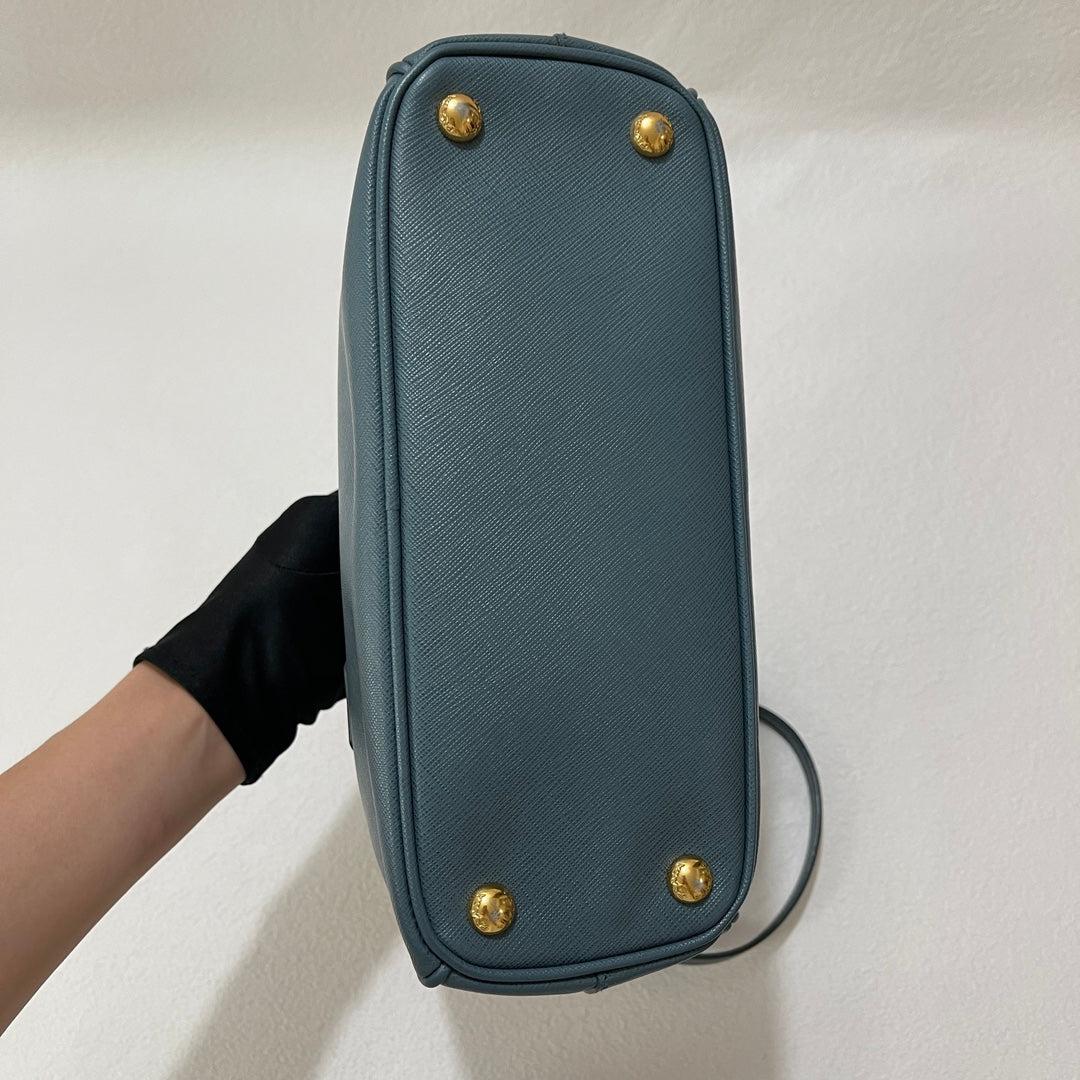 Prada Galleria Saffiano Leather Mini Grey Blue Handbag with Strap In Excellent Condition For Sale In AUBERVILLIERS, FR