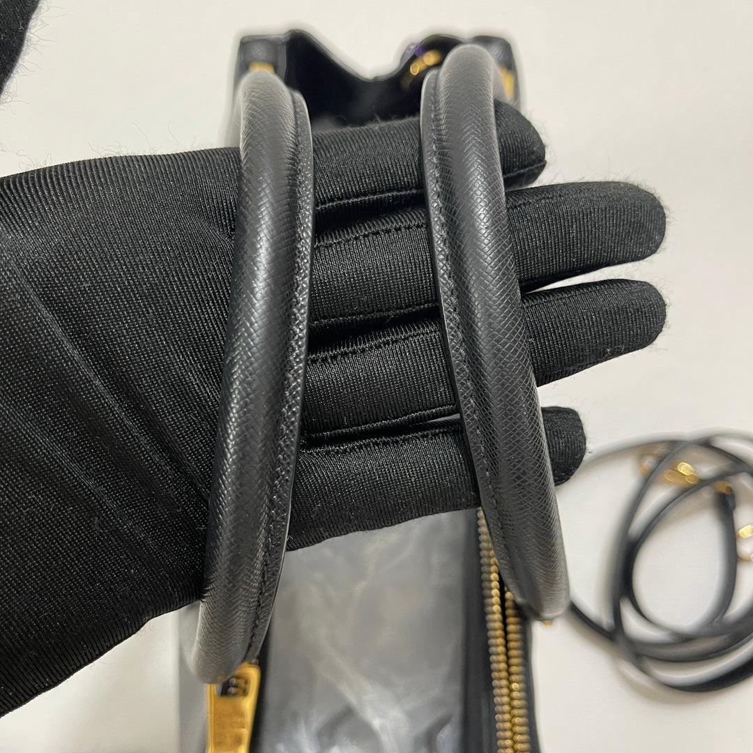 Prada Galleria Saffiano Leather Small Black Handbag with Strap In Excellent Condition For Sale In AUBERVILLIERS, FR