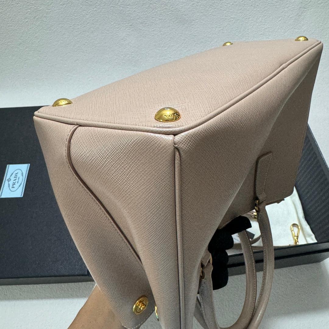 Prada Galleria Saffiano Leather Small Light Pink Handbag with Strap For Sale 5