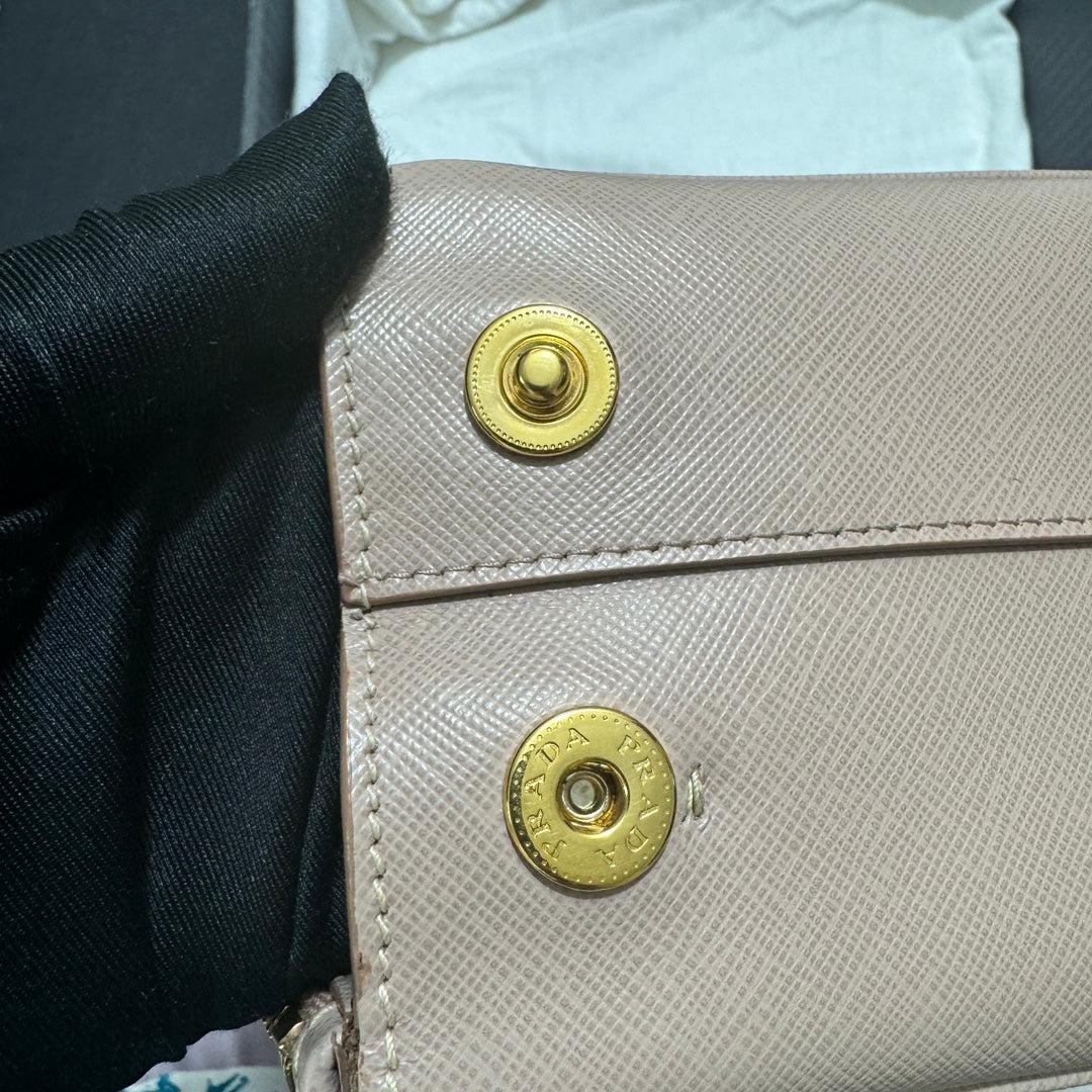 Prada Galleria Saffiano Leather Small Light Pink Handbag with Strap For Sale 7