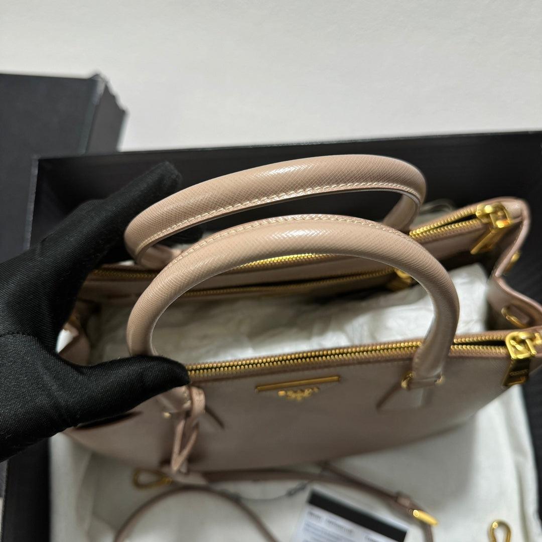 Prada Galleria Saffiano Leather Small Light Pink Handbag with Strap For Sale 11