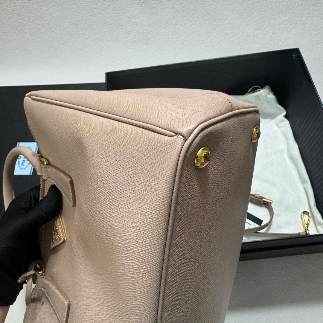 Prada Galleria Saffiano Leather Small Light Pink Handbag with Strap For Sale 2