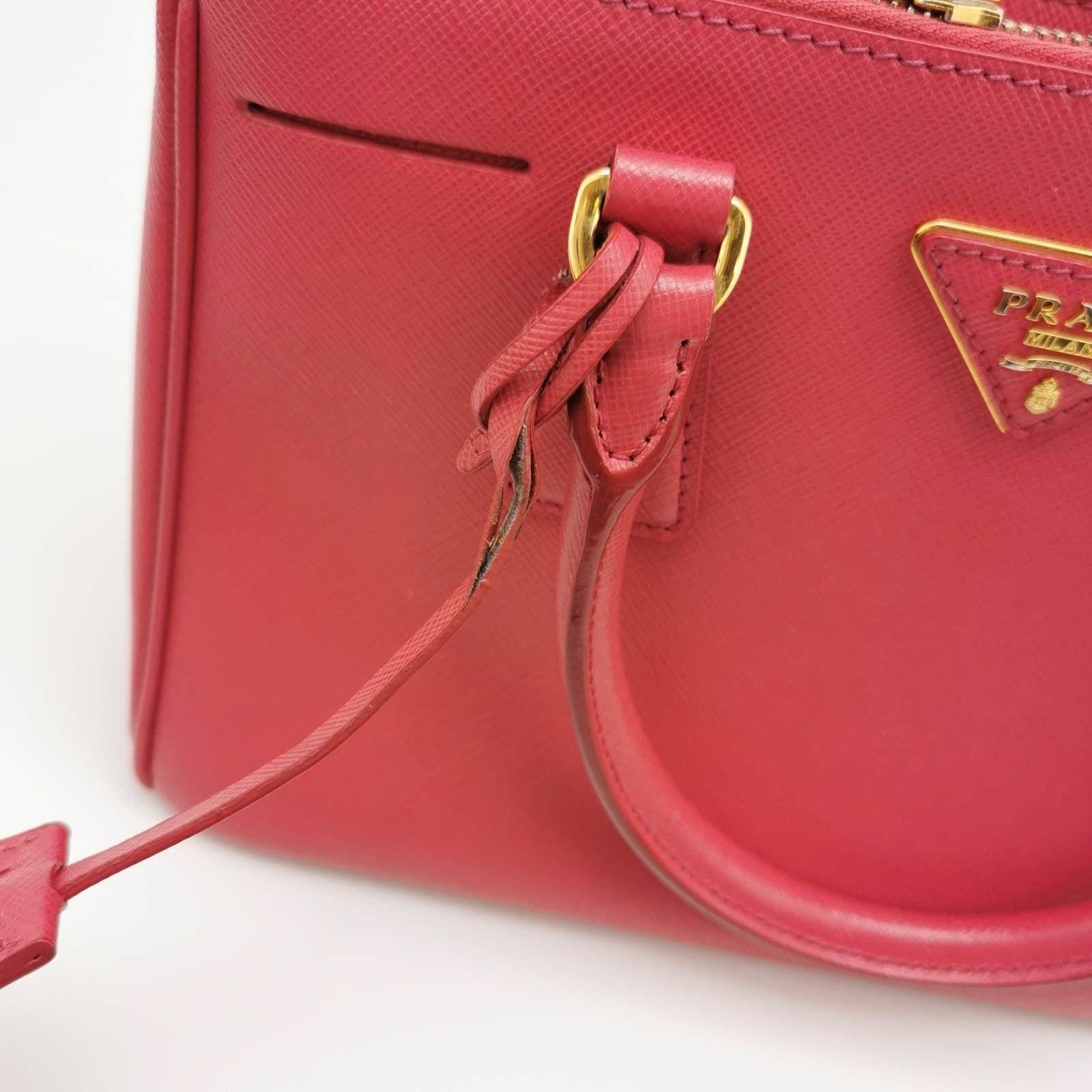 Prada Galleria Saffiano Leather Small Pink Handbag with Strap For Sale 8