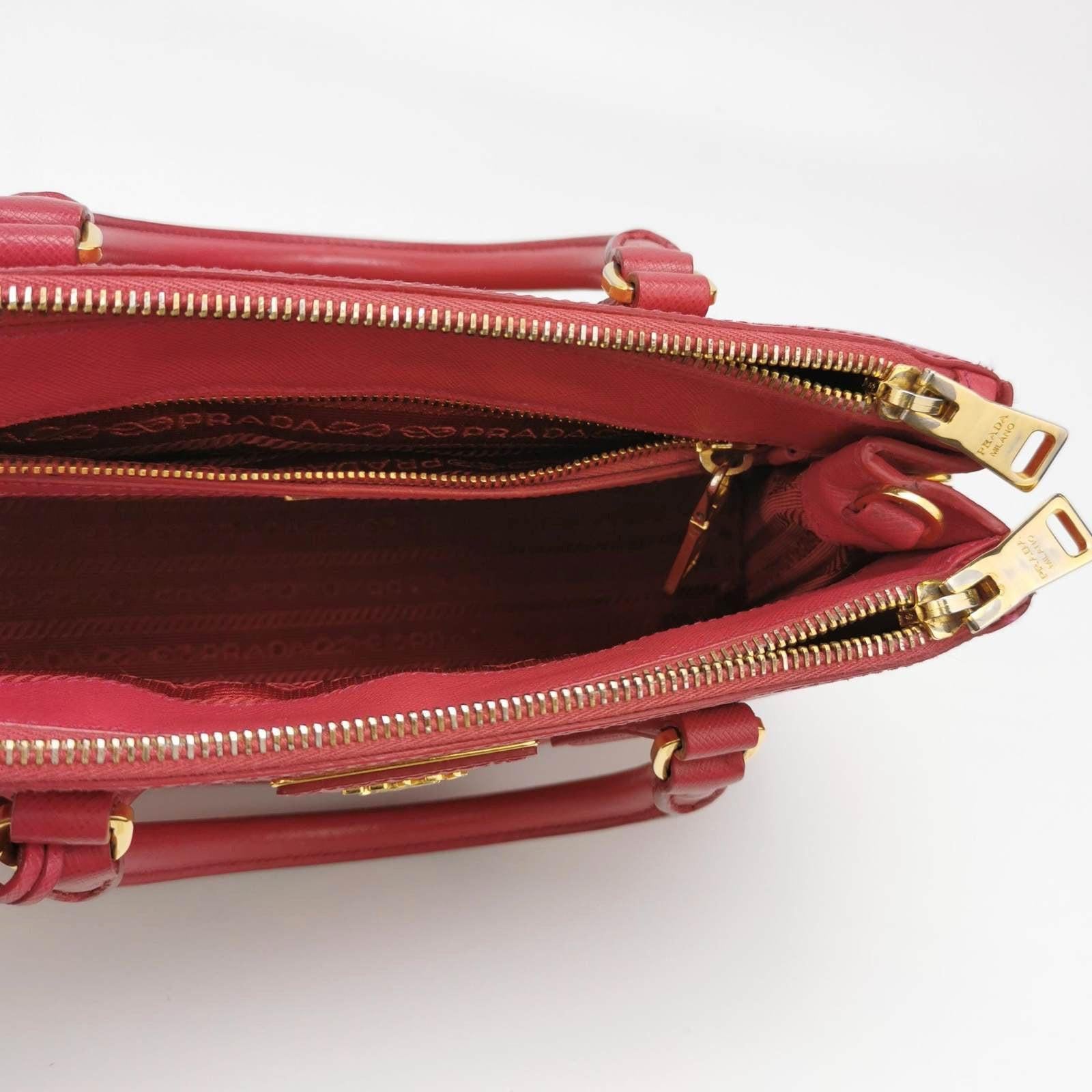 Prada Galleria Saffiano Leather Small Pink Handbag with Strap For Sale 2