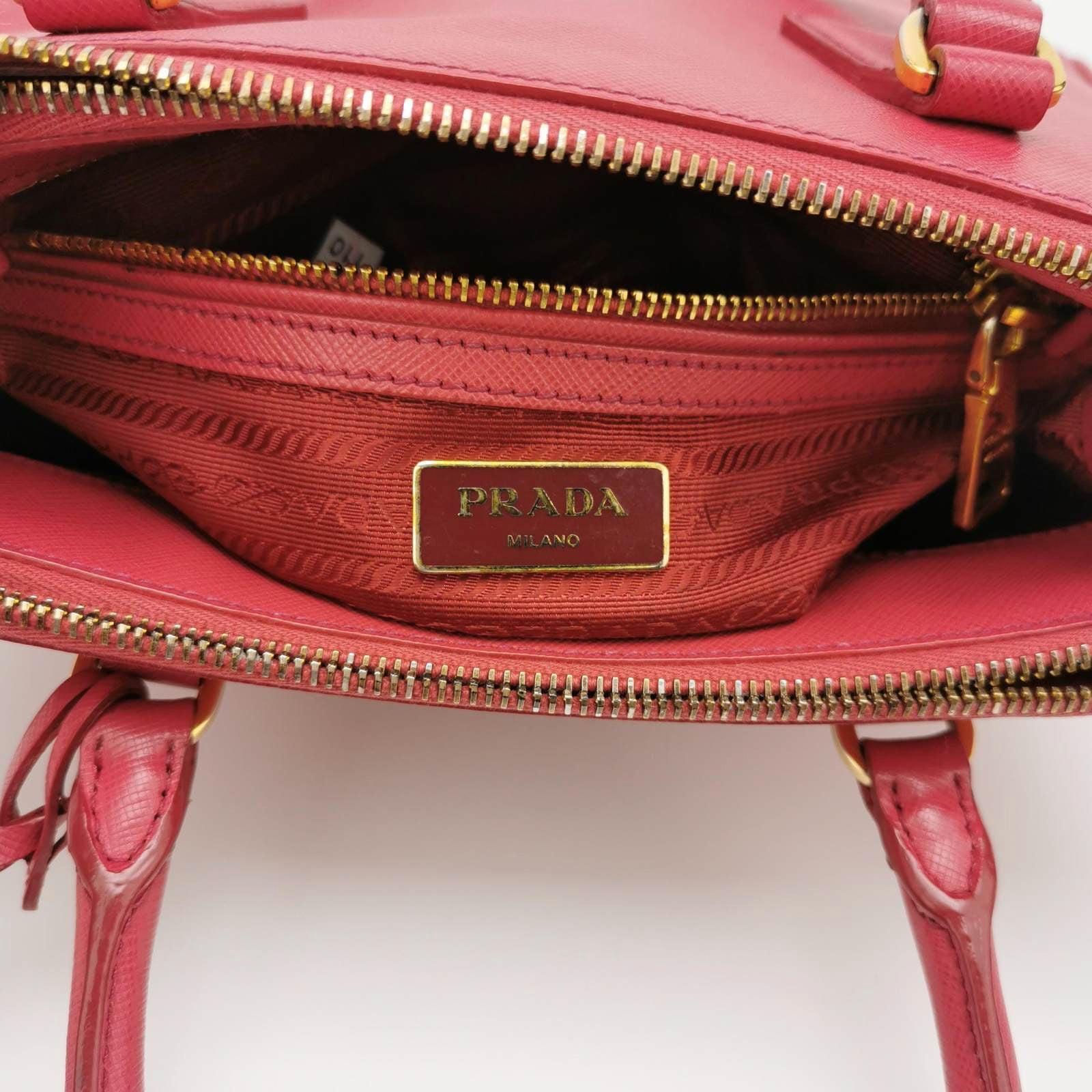Prada Galleria Saffiano Leather Small Pink Handbag with Strap For Sale 3