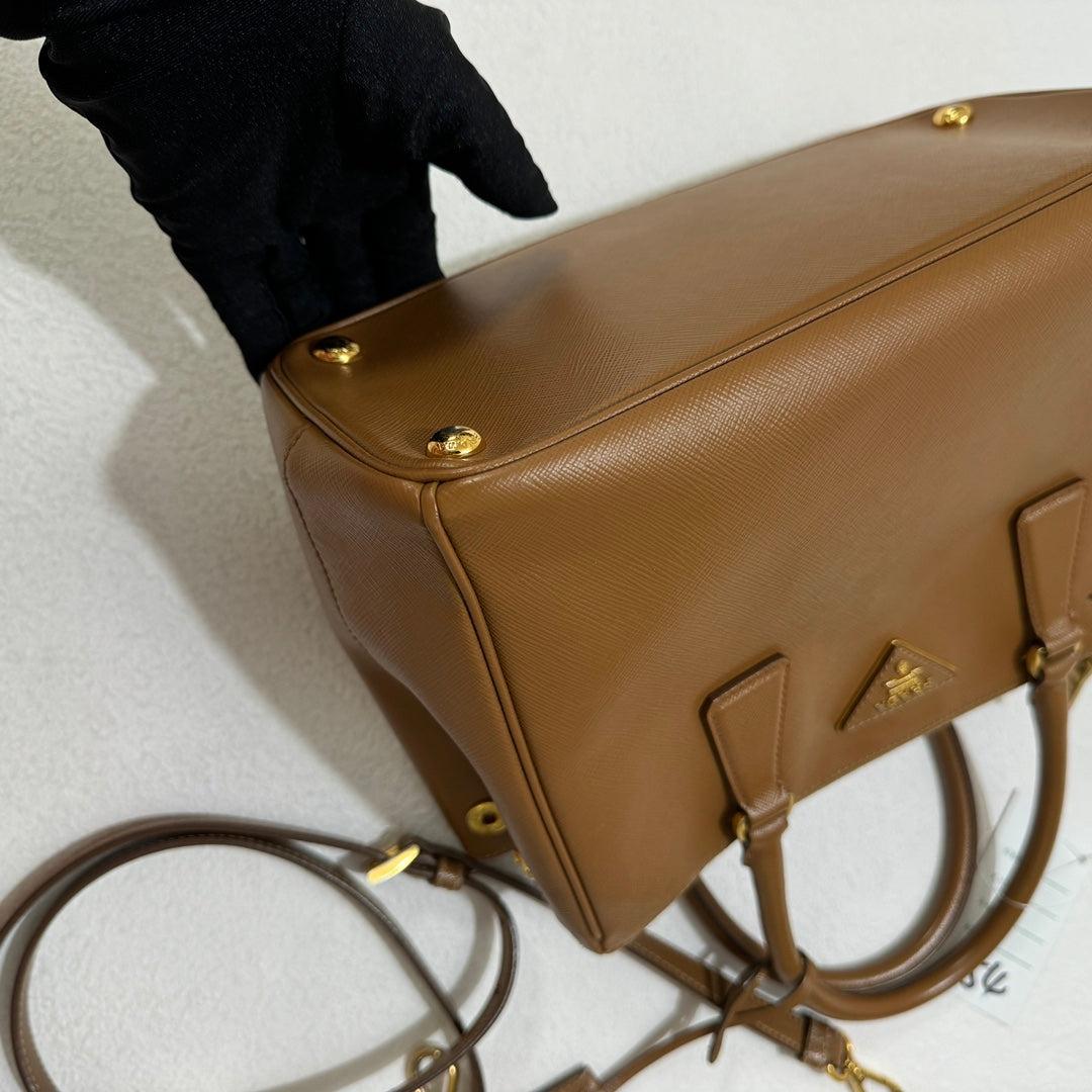 Prada Galleria Saffiano Leder Klein Tan Braun Handtasche mit Riemen 25cm 6