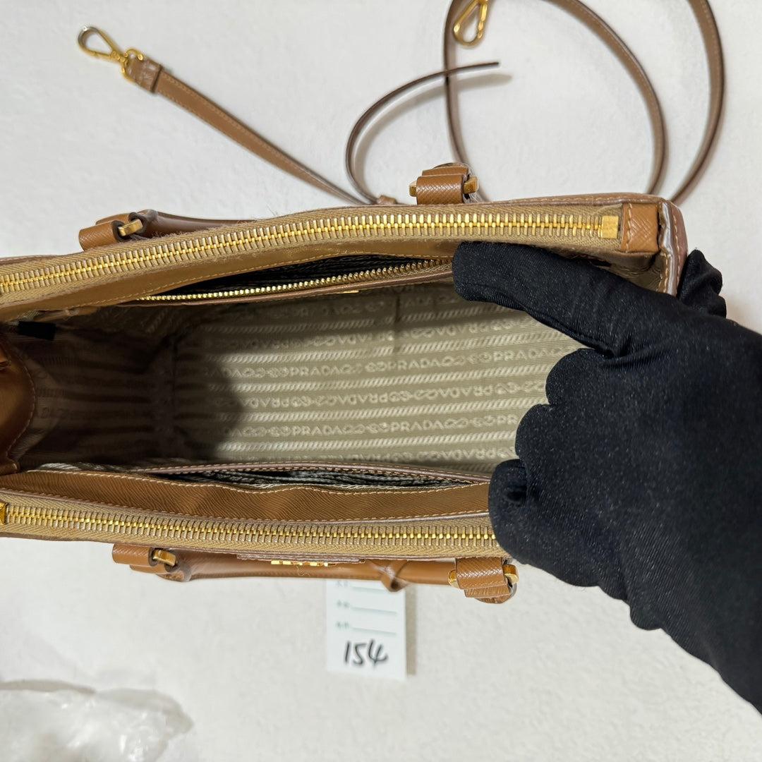 Prada Galleria Saffiano Leder Klein Tan Braun Handtasche mit Riemen 25cm 13