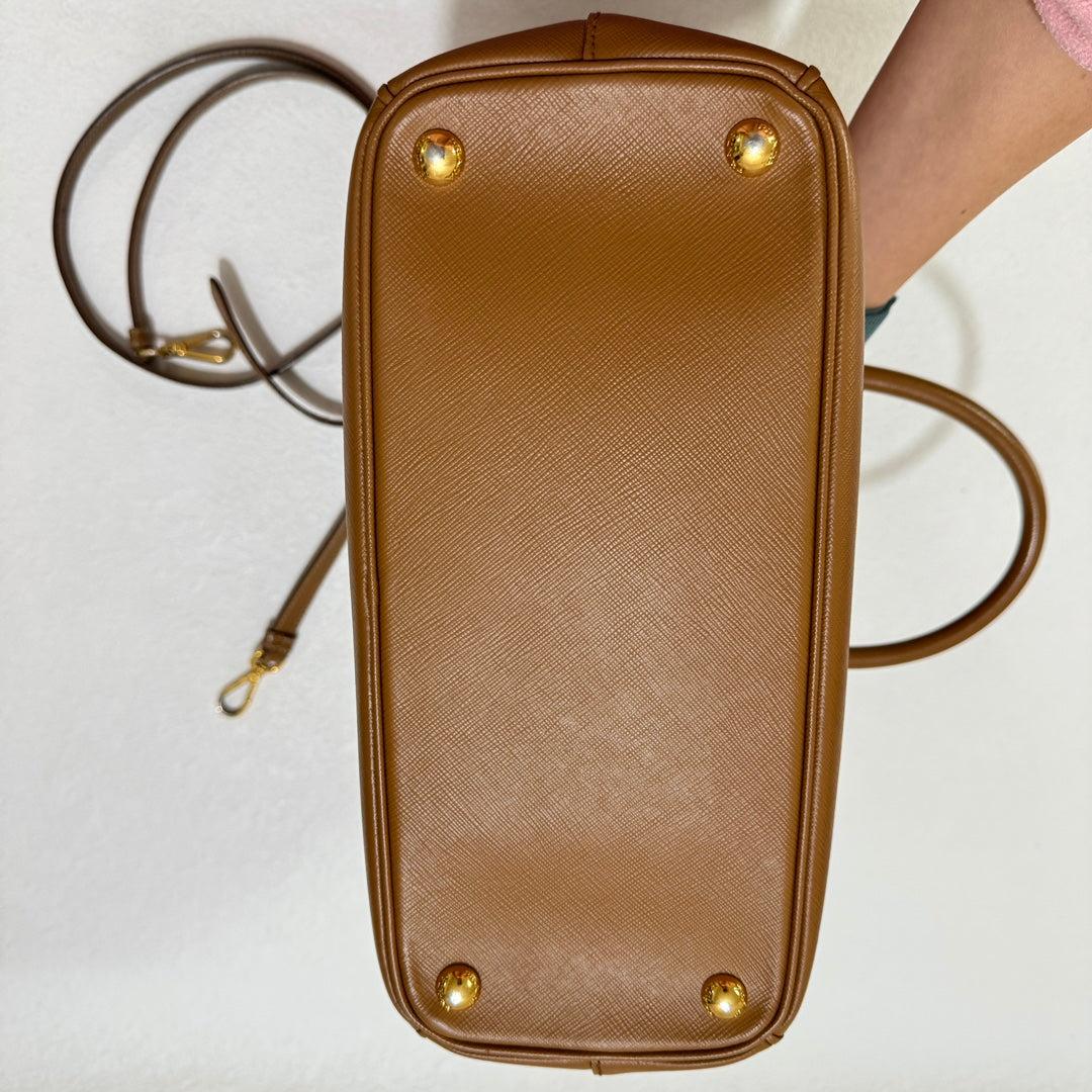 Prada Galleria Saffiano Leder Klein Tan Braun Handtasche mit Riemen 25cm 2