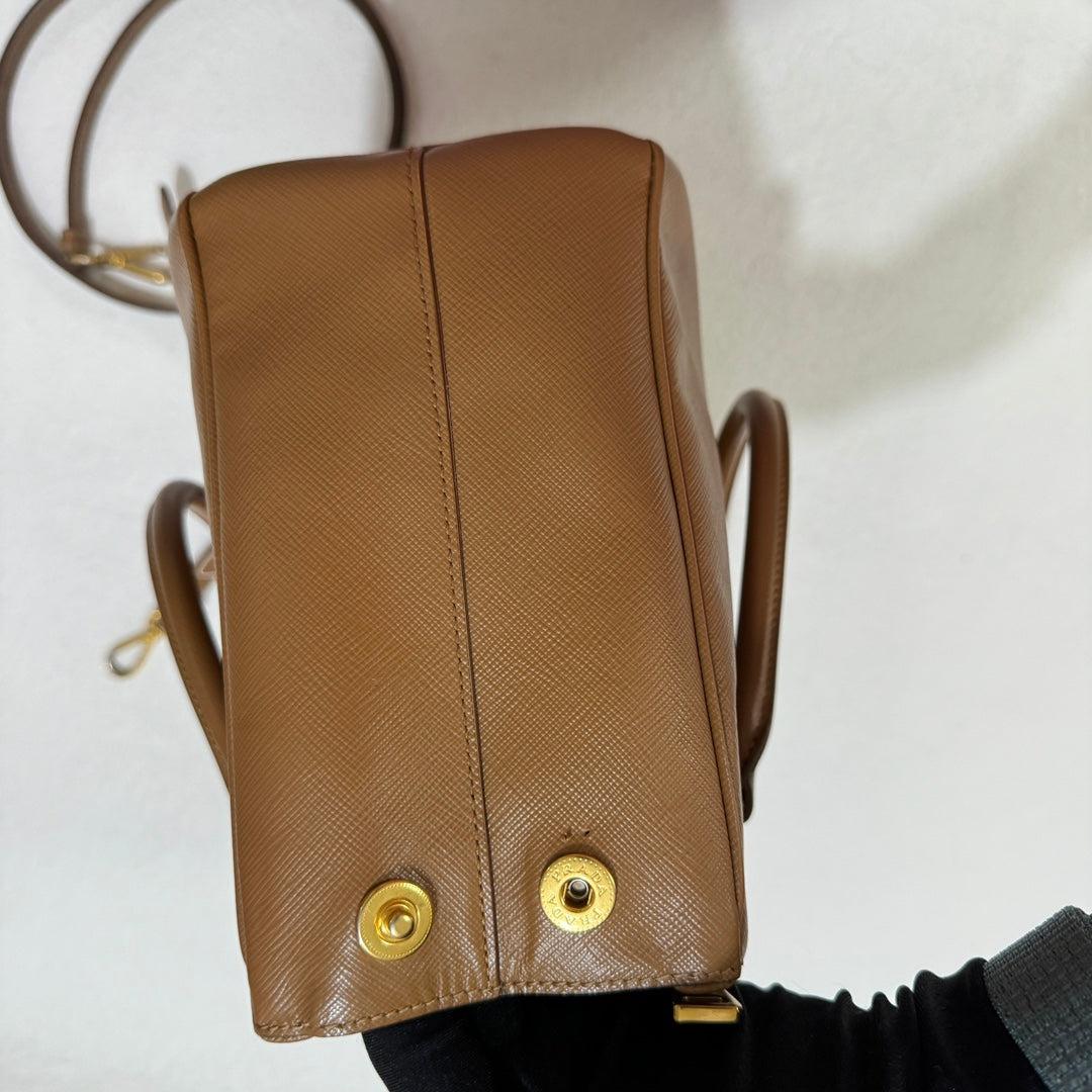 Prada Galleria Saffiano Leder Klein Tan Braun Handtasche mit Riemen 25cm 3