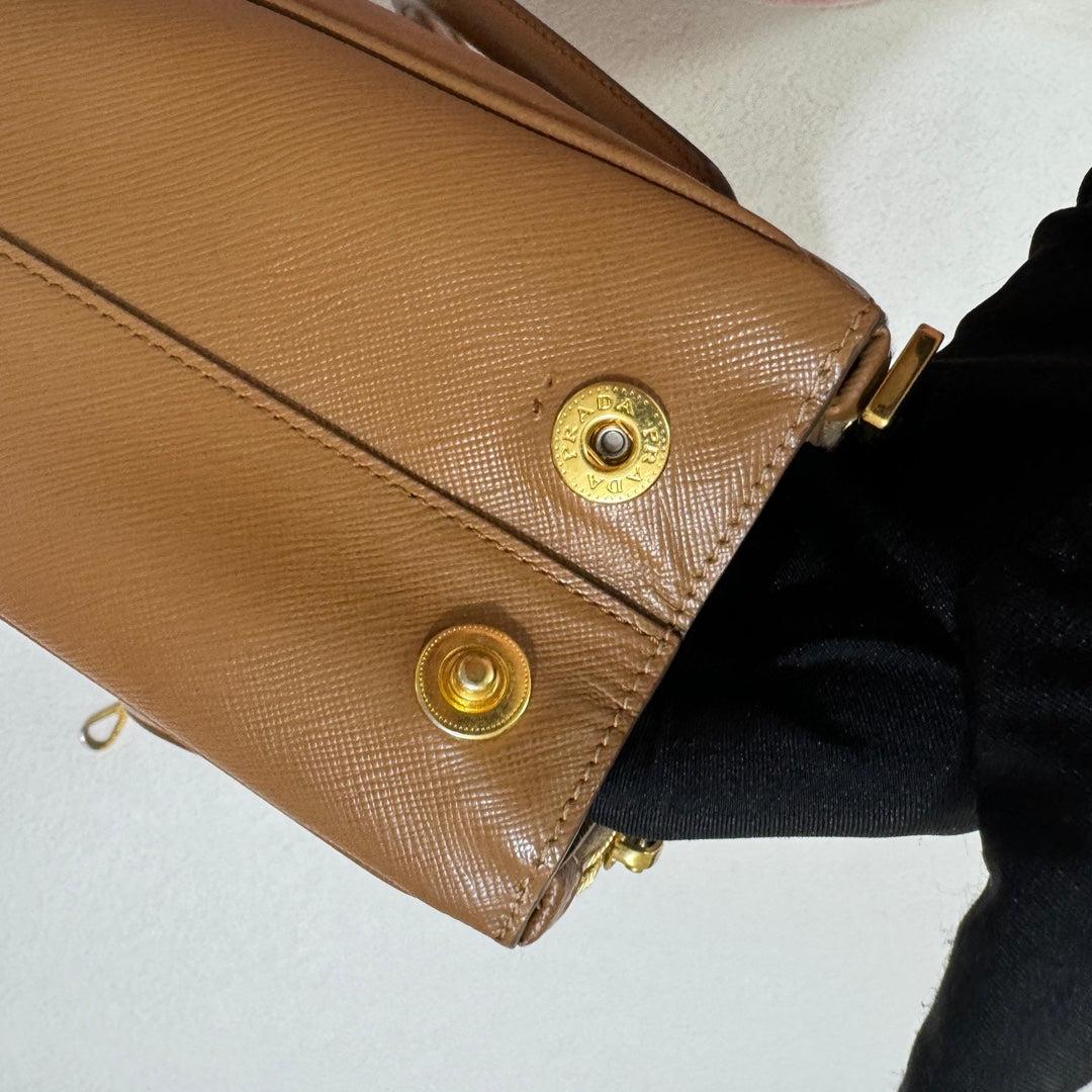 Prada Galleria Saffiano Leder Klein Tan Braun Handtasche mit Riemen 25cm 4