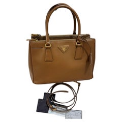 Prada Galleria Saffiano Leder Klein Tan Braun Handtasche mit Riemen 25cm