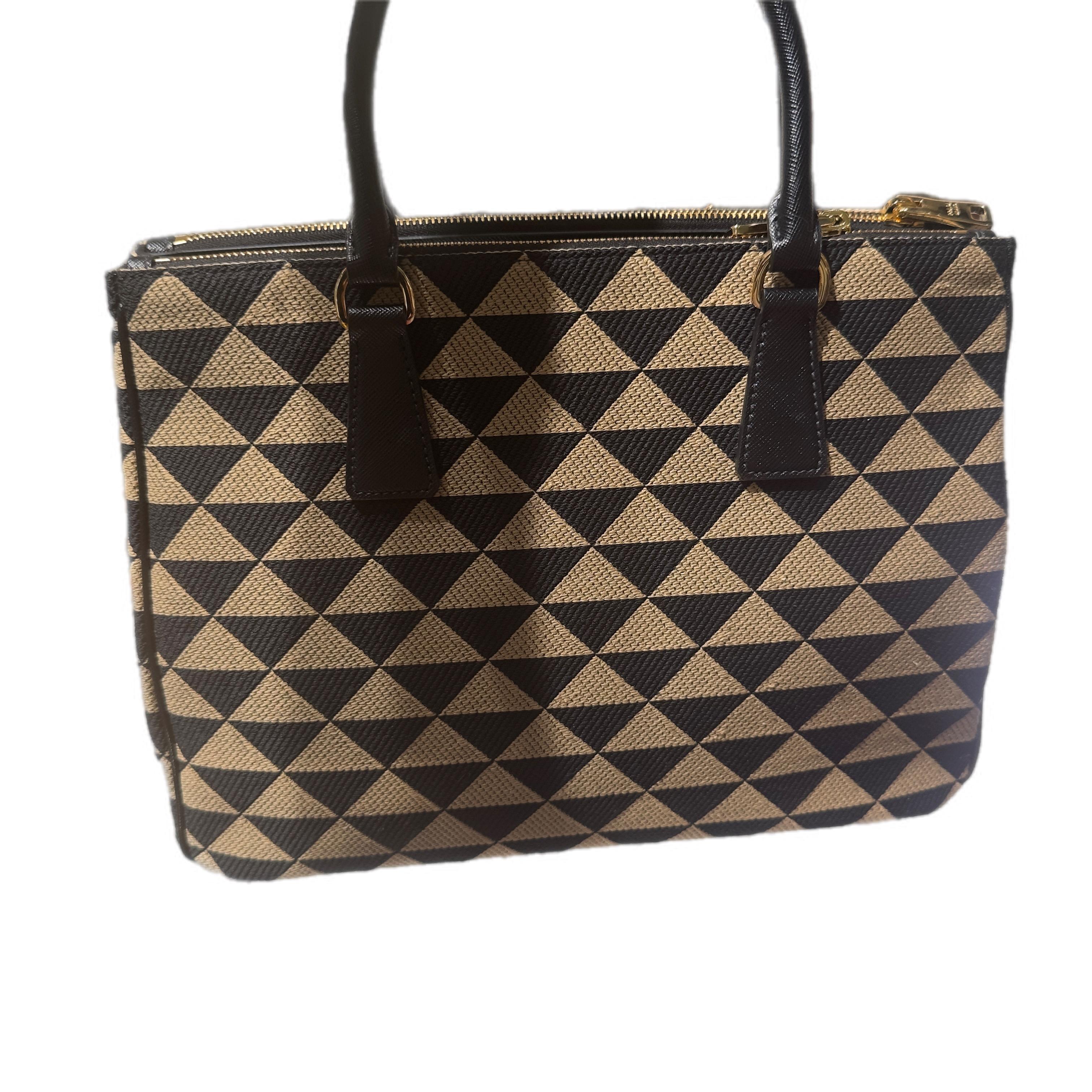 Women's or Men's Prada Galleria geometric jacquard tote bag with black Saffiano leather and shoulder strap For Sale