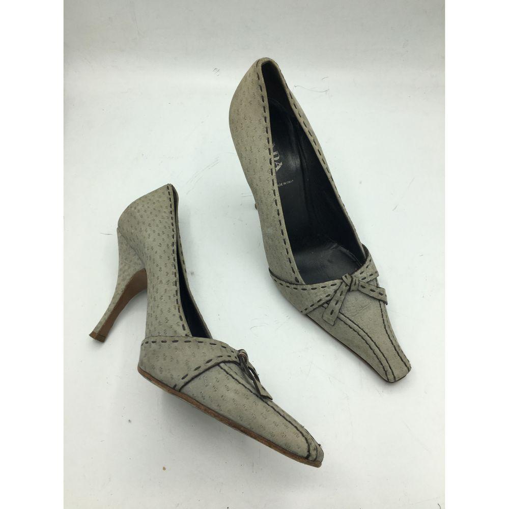 Prada Glitter Heels in Silver In Good Condition For Sale In Carnate, IT