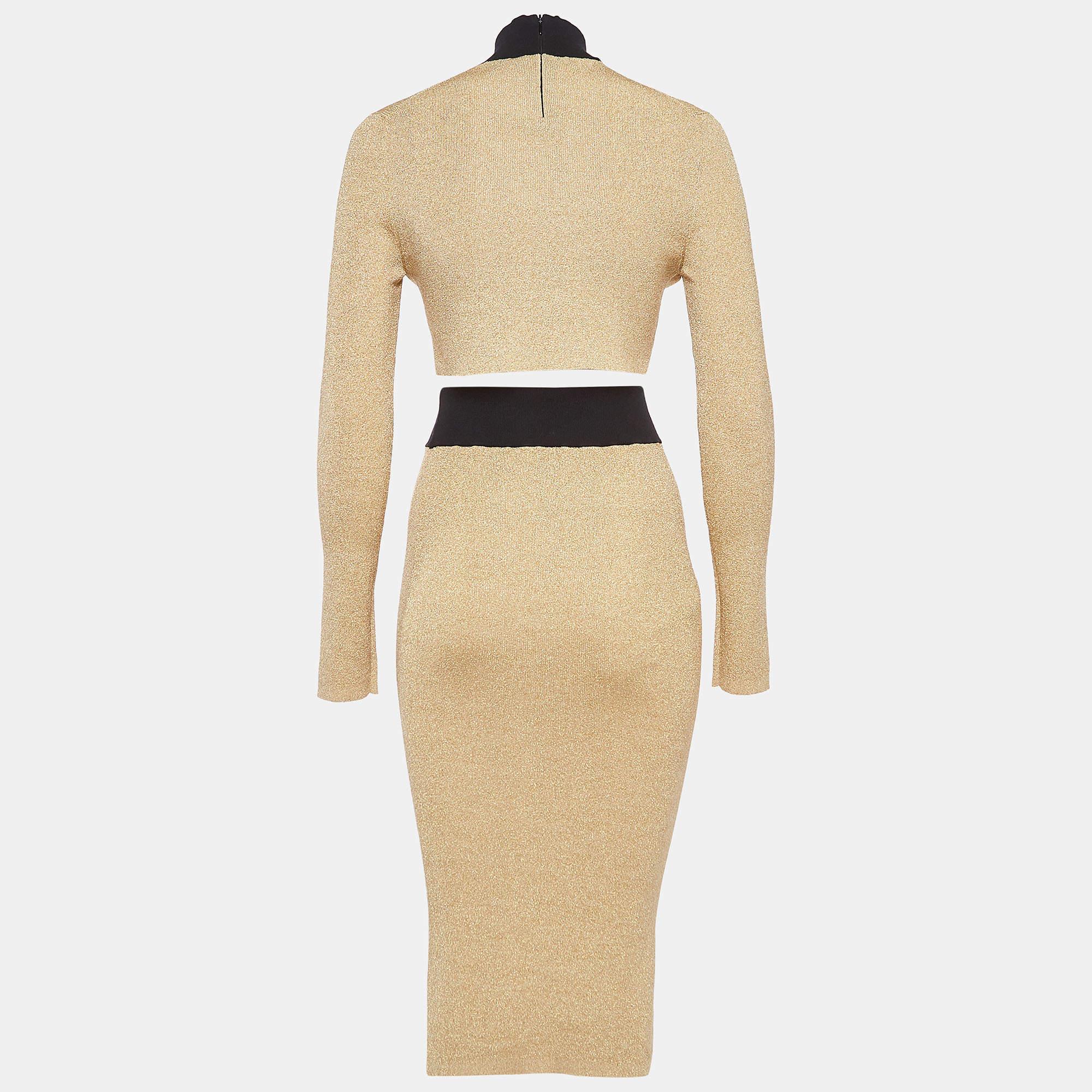 This exquisite Prada ensemble exudes opulence with its gold logo intarsia lamé knit fabric. The crop top features a sleek silhouette, while the skirt boasts a flattering fit. Together, they epitomize sophistication and luxury, perfect for making a