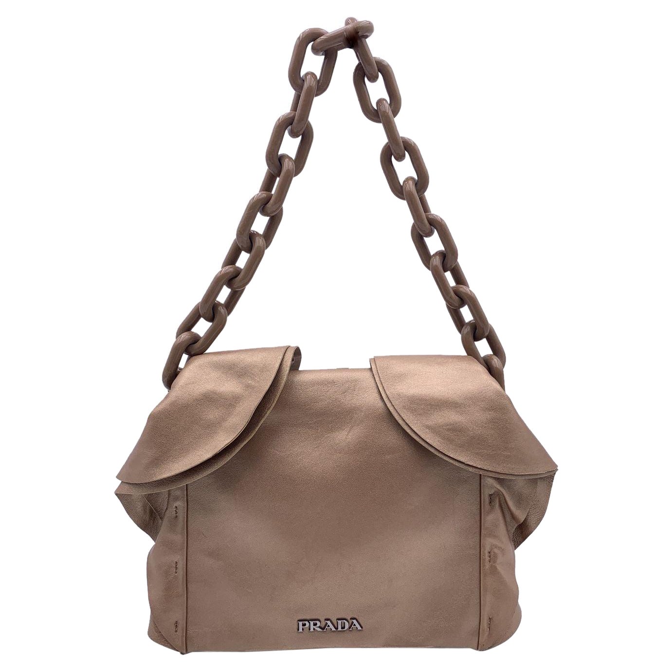 Prada Gold Metallic Leder Umhängetasche mit Rüschen und Lucite Kettenriemen im Angebot