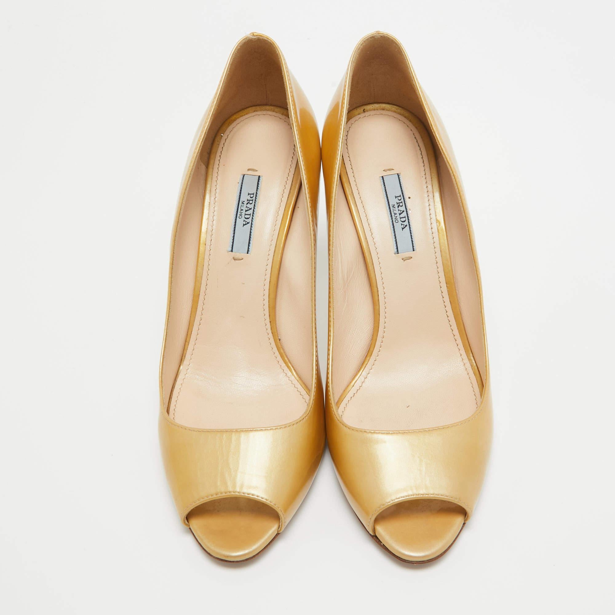 Brown Prada Gold Patent Leather Peep Toe Pumps Size 40.5 For Sale