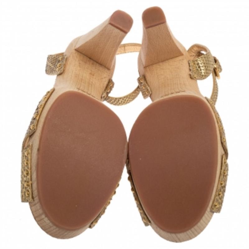 Prada Gold Python Knöchelriemen Plattform Sandalen Größe 41 im Angebot 2