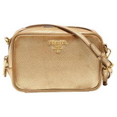 Prada Gold Saffiano Kamera-Umhängetasche aus Leder