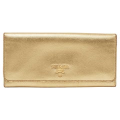 Prada Gold Saffiano Lux Leder-Brieftasche mit Logo-Klappe