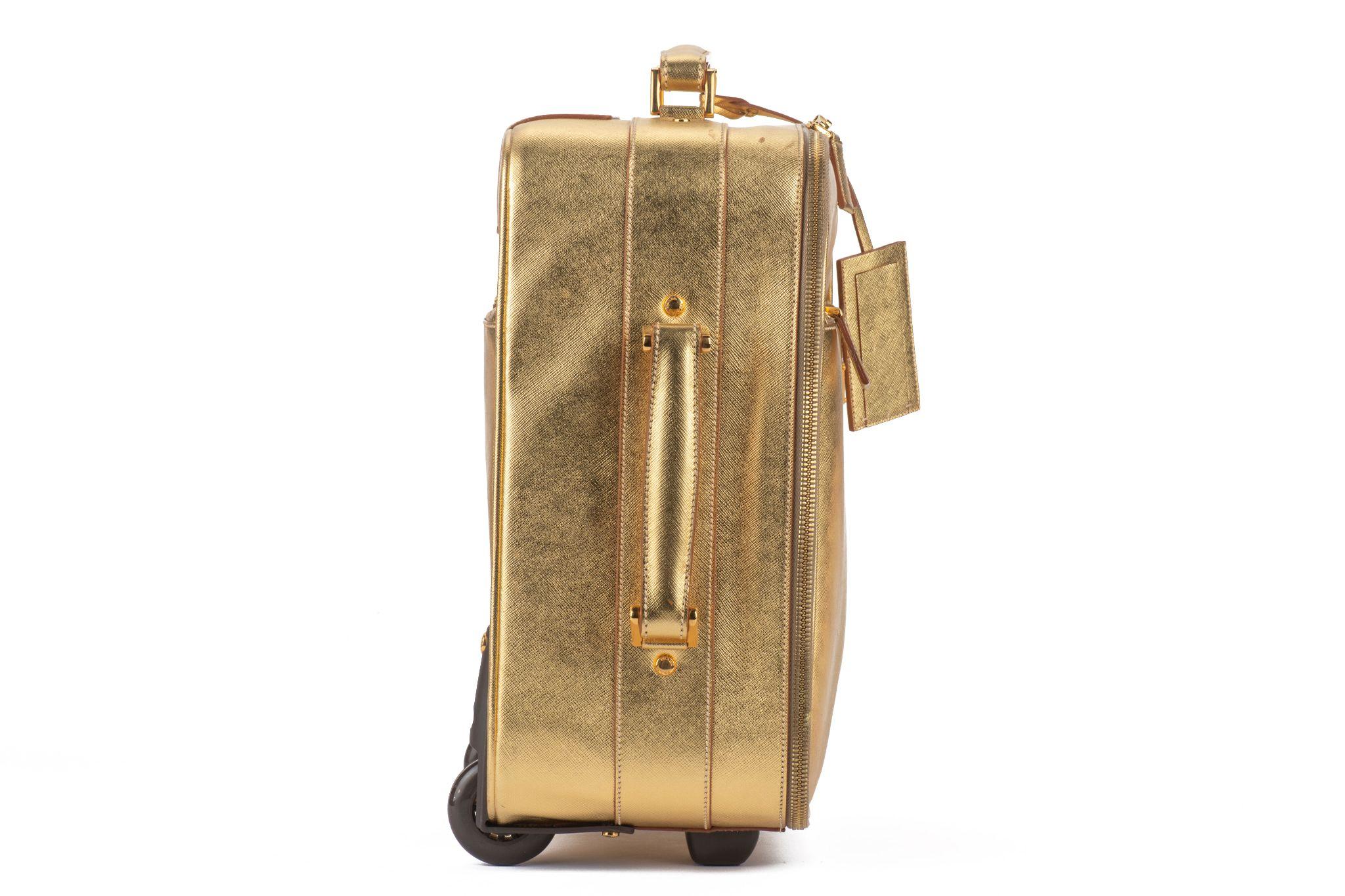 Prada Gold Saffiano Small Carry On Bag Unisexe en vente