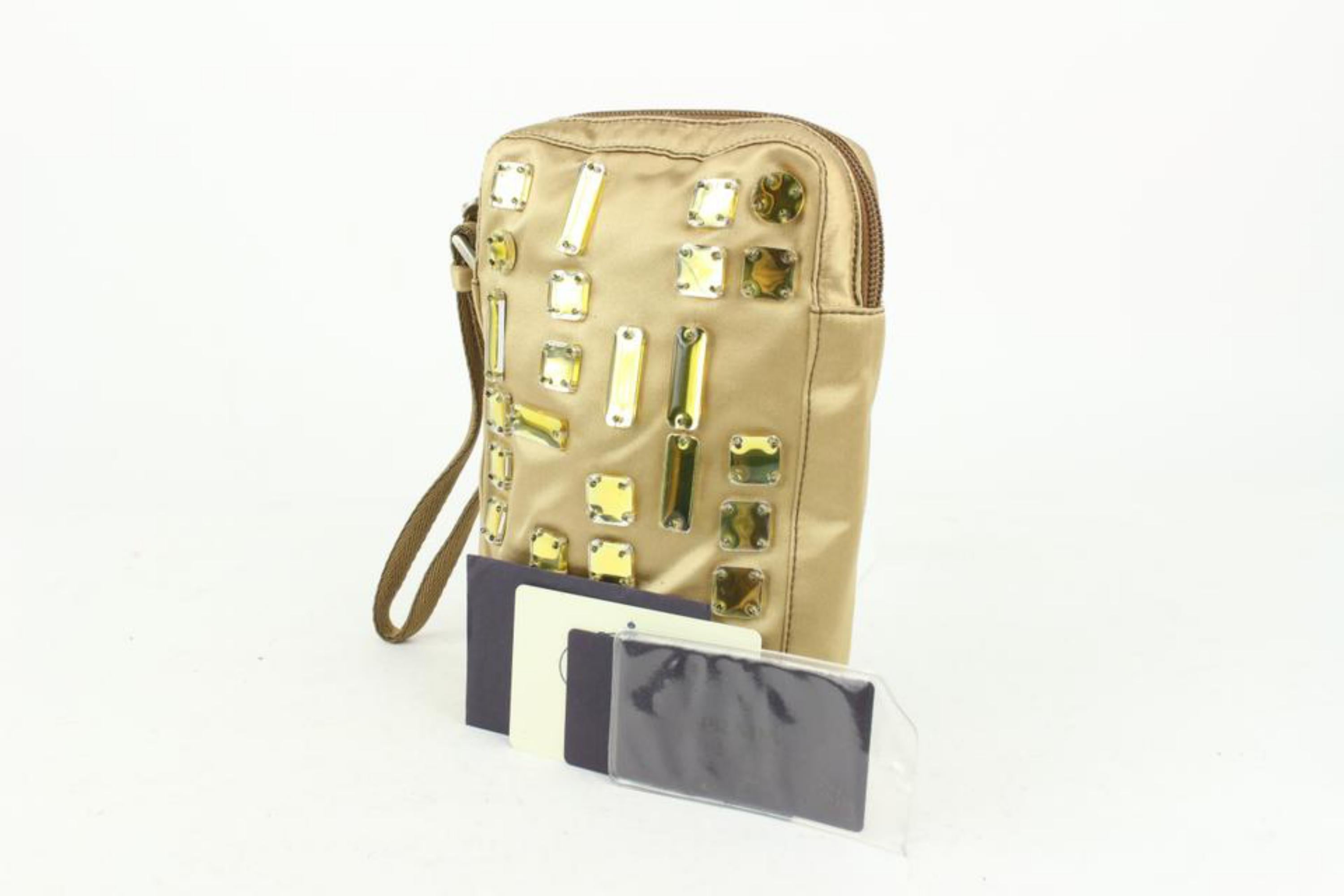 Pochette pour appareil photo Prada en satin doré avec bijoux et accessoires en forme de pochette 1028p9 en vente 7