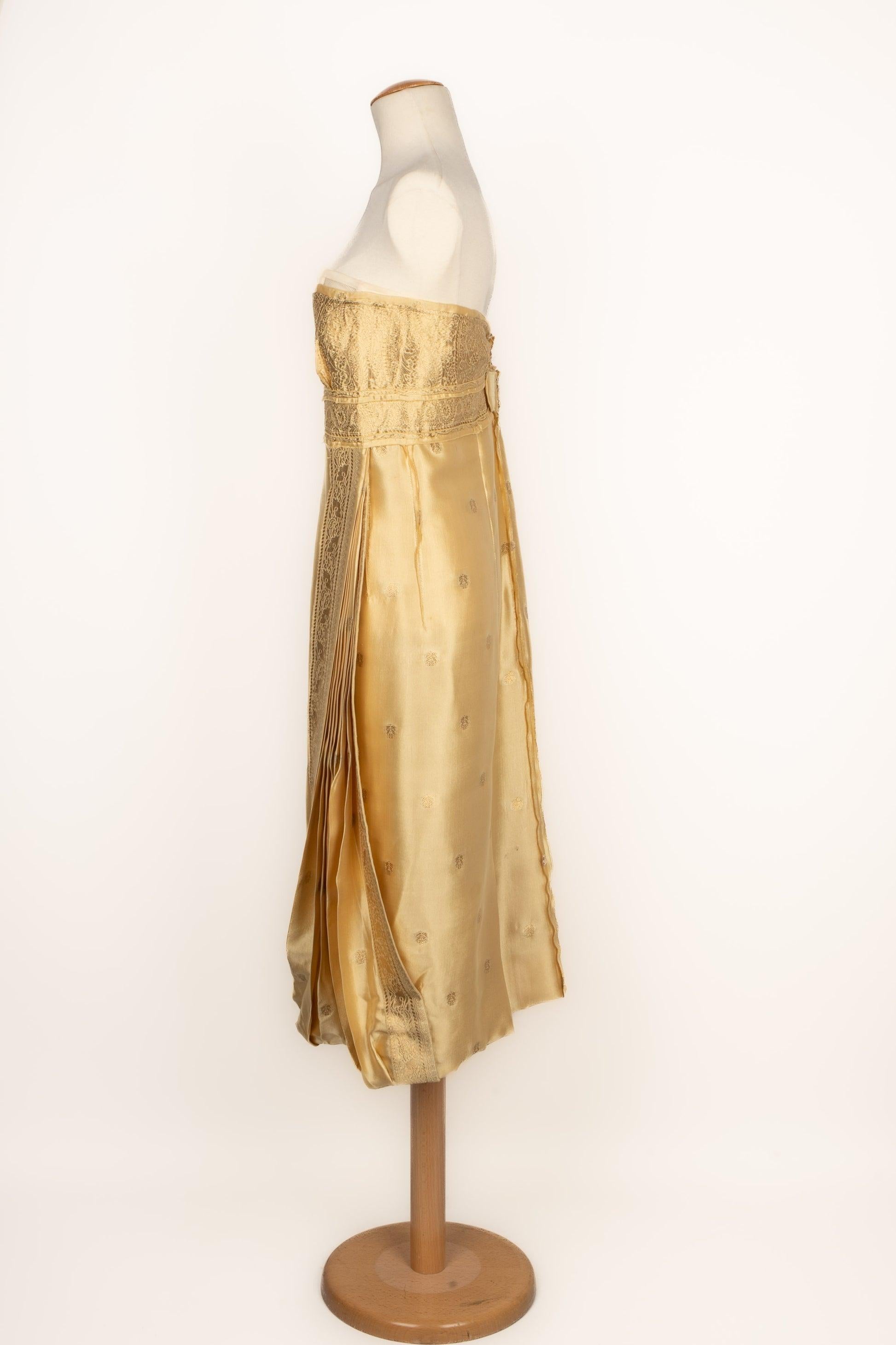 Prada - (Made in Italy) Golden lame and silk bustier dress. Size 44IT.

Additional information:
Condition: Very good condition
Dimensions: Chest: 46 cm - Waist: 38 cm - Length: 96 cm

Seller Reference: VR351