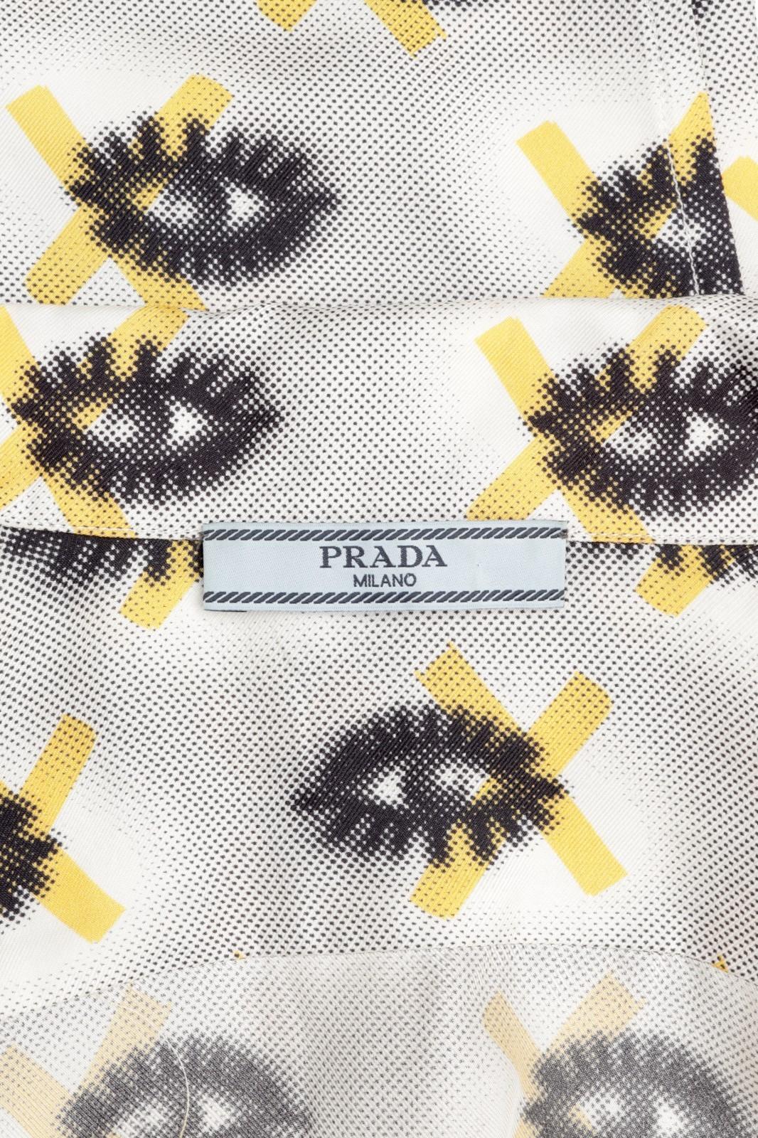 Conjunto de camisa y pantalón estilo pijama Prada Graphic Eyes en seda en venta 1