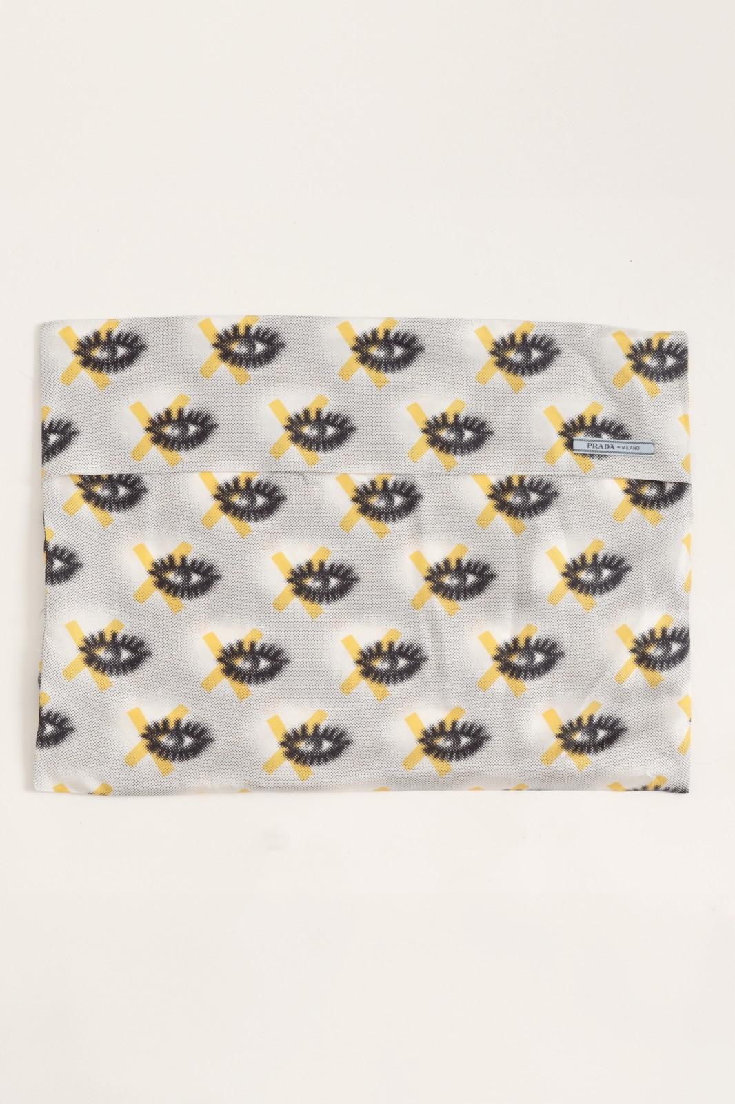 Conjunto de camisa y pantalón estilo pijama Prada Graphic Eyes en seda en venta 3