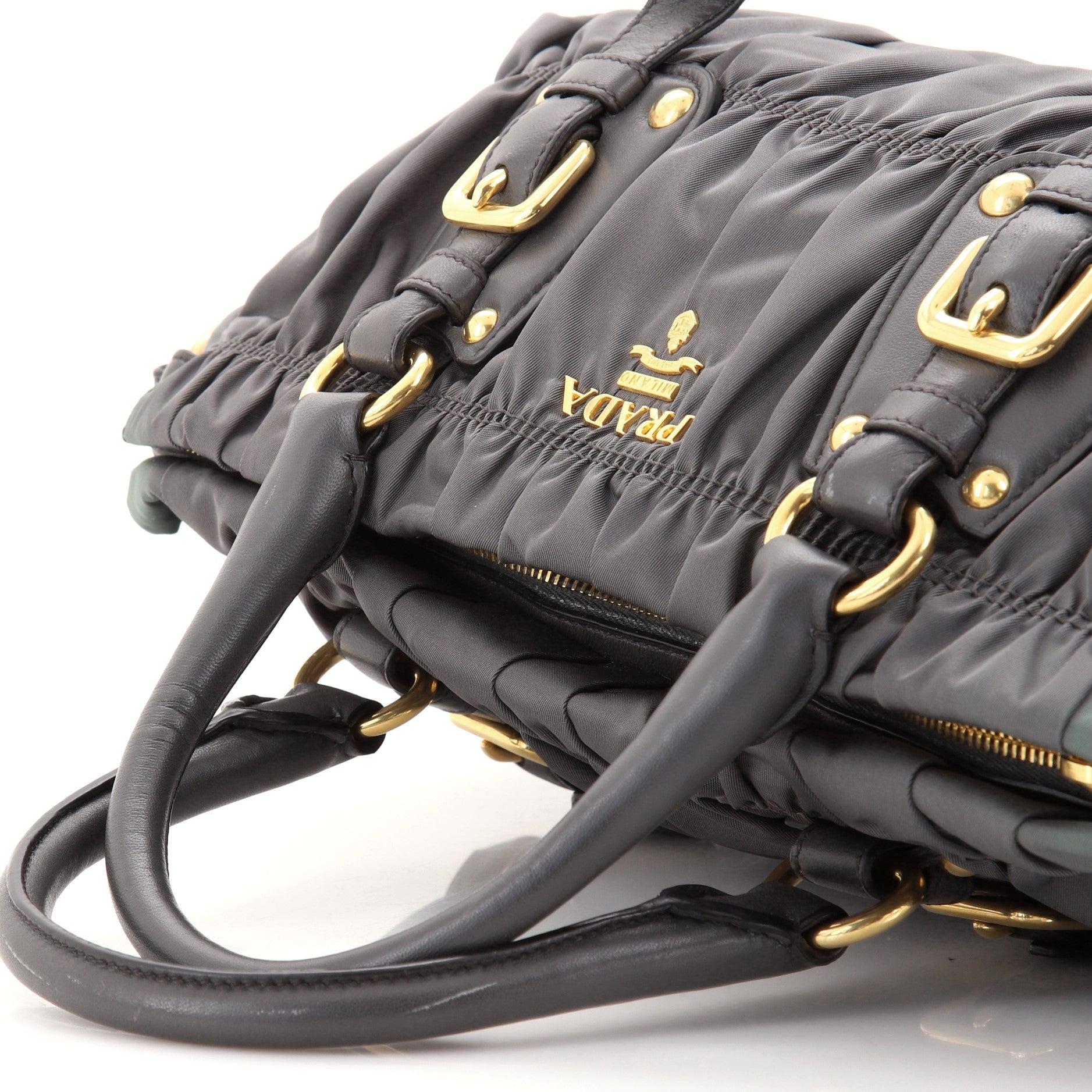 Prada Grau Tessuto Nylon Gaufre Convertible Medium Satchel Tasche im Angebot 2