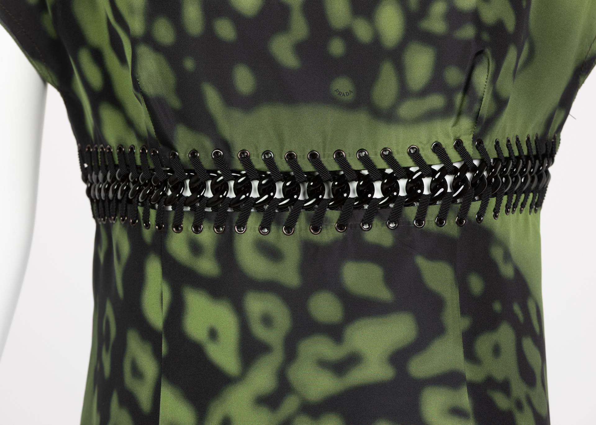 Prada Green Black Chain Inset Printed Shift Dress, Resort 2009 For Sale 4