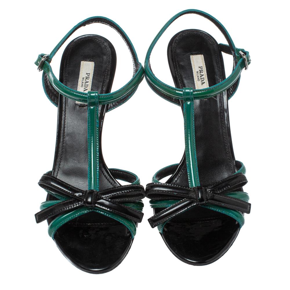 Timeless and understated, these sandals from Prada will bring a touch of glamour to your ensemble. They’re made in Italy from glossy patent-leather and feature open toes, as well as a caged-strappy design adorned with bows at the front for a