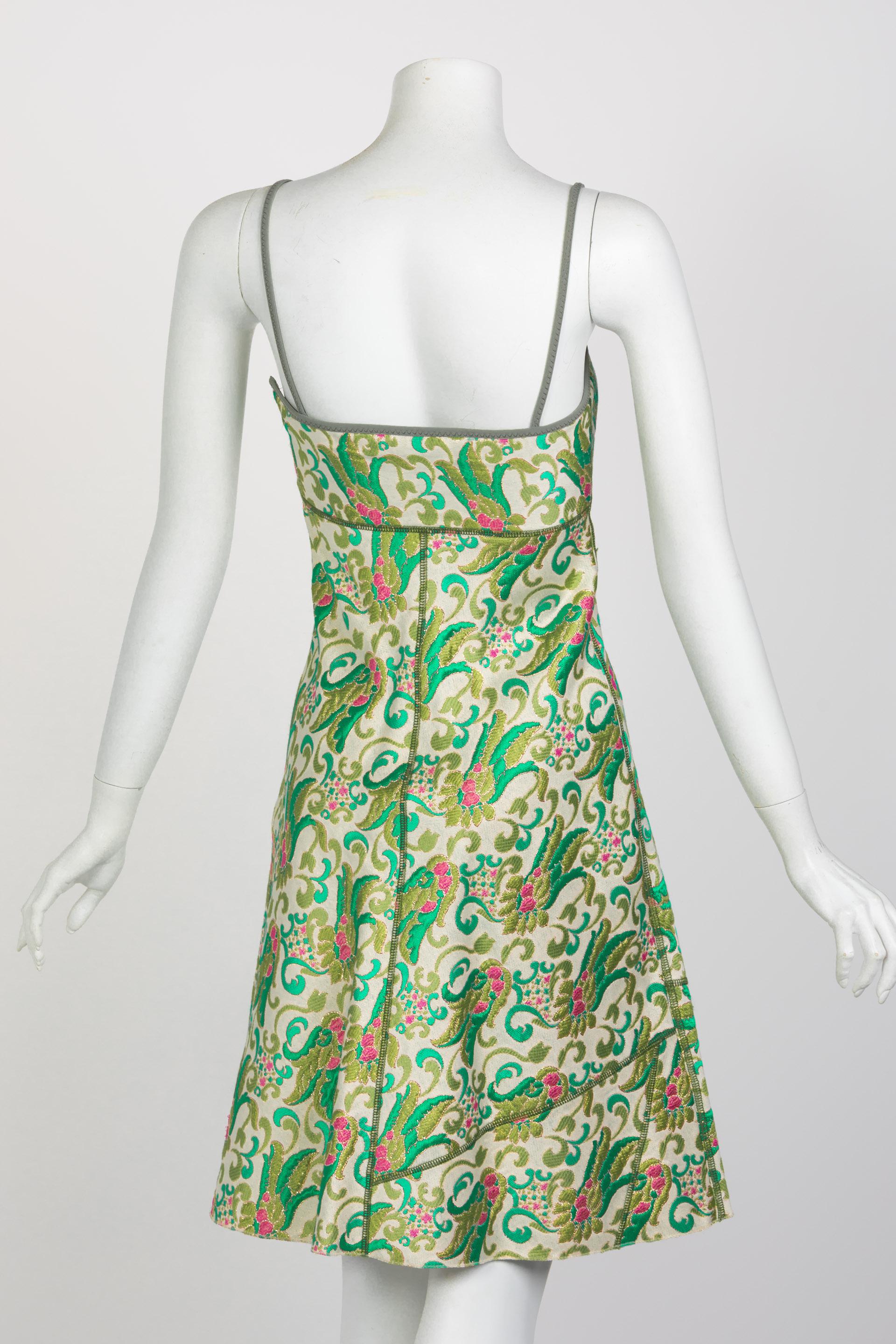  Prada - Robe sans manches en brocart vert, printemps 2003 Pour femmes en vente