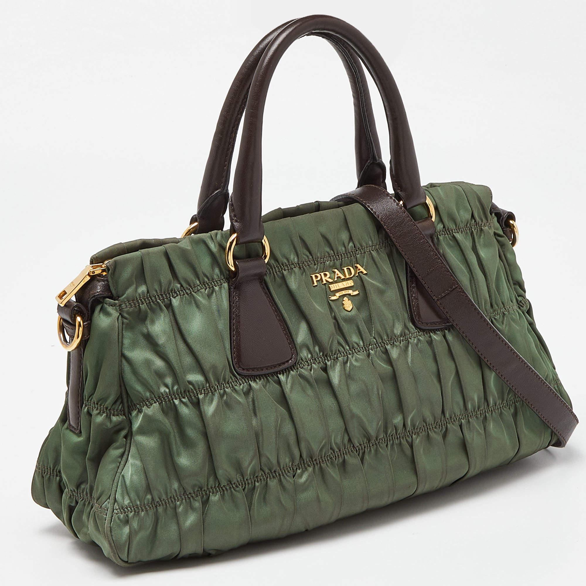 Prada Green/Brown Gaufre Nylon and Leather Tote In Good Condition For Sale In Dubai, Al Qouz 2