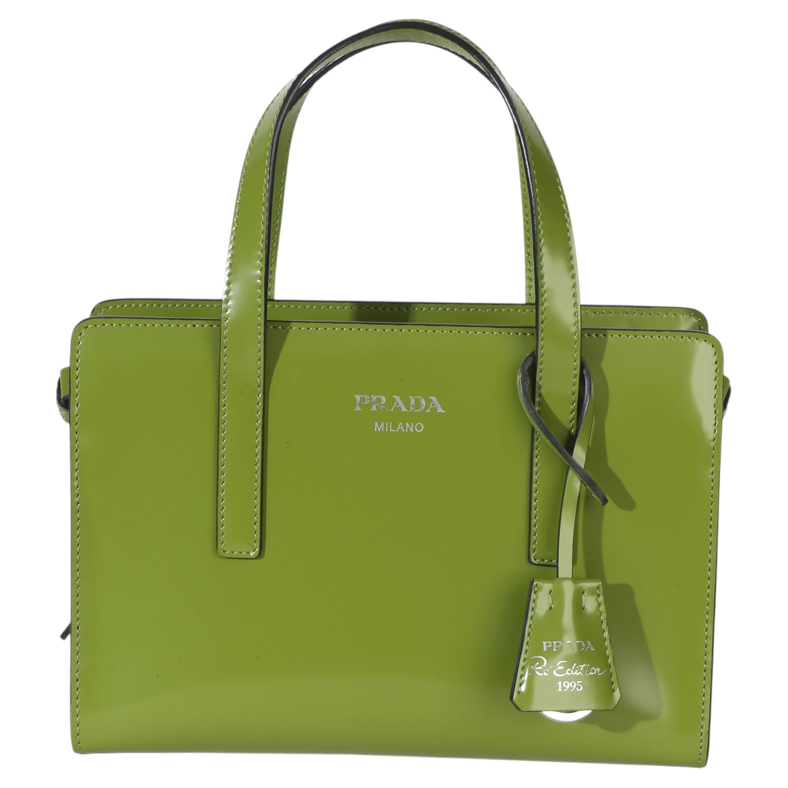 Mini-sac Prada en cuir brossé vert, réédition 1995