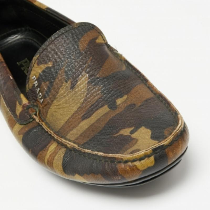 Men's Prada Green Camo Print Leather Slip On Loafers Size 39.5 For Sale