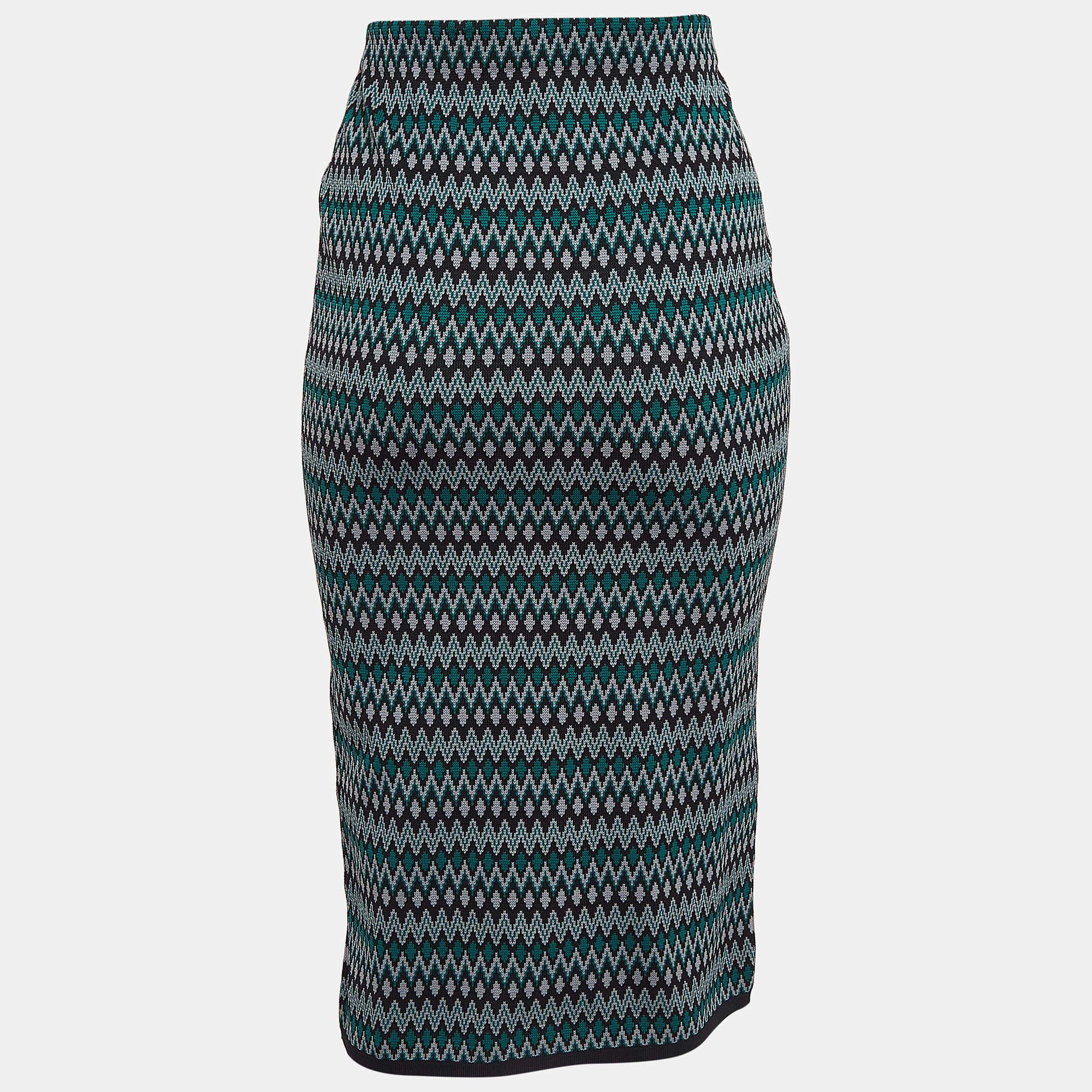 Cette élégante jupe mérite d'être ajoutée à votre garde-robe Fabriquée à partir de matériaux nobles.  il est délicieusement conçu dans une forme flatteuse.
