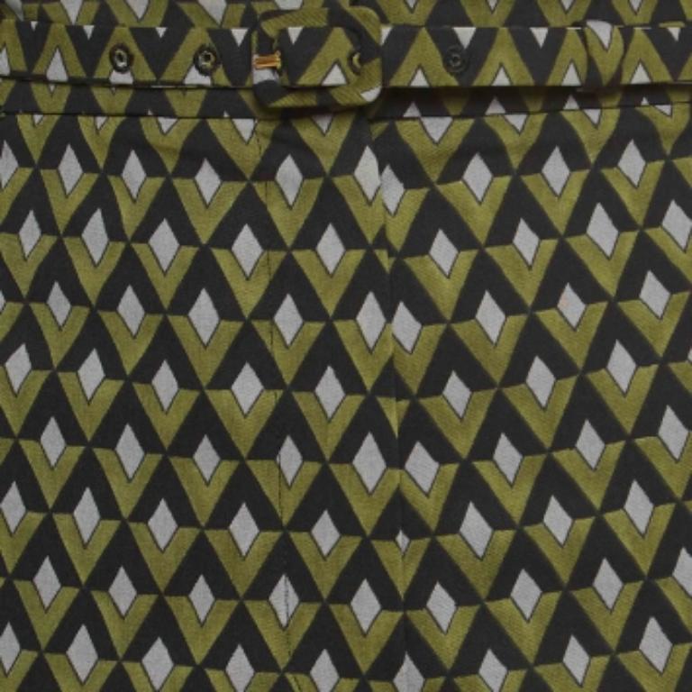 Pantaloncini con cintura in lana vergine con stampa geometrica verde di Prada M. I. In condizioni buone in vendita a Dubai, Al Qouz 2