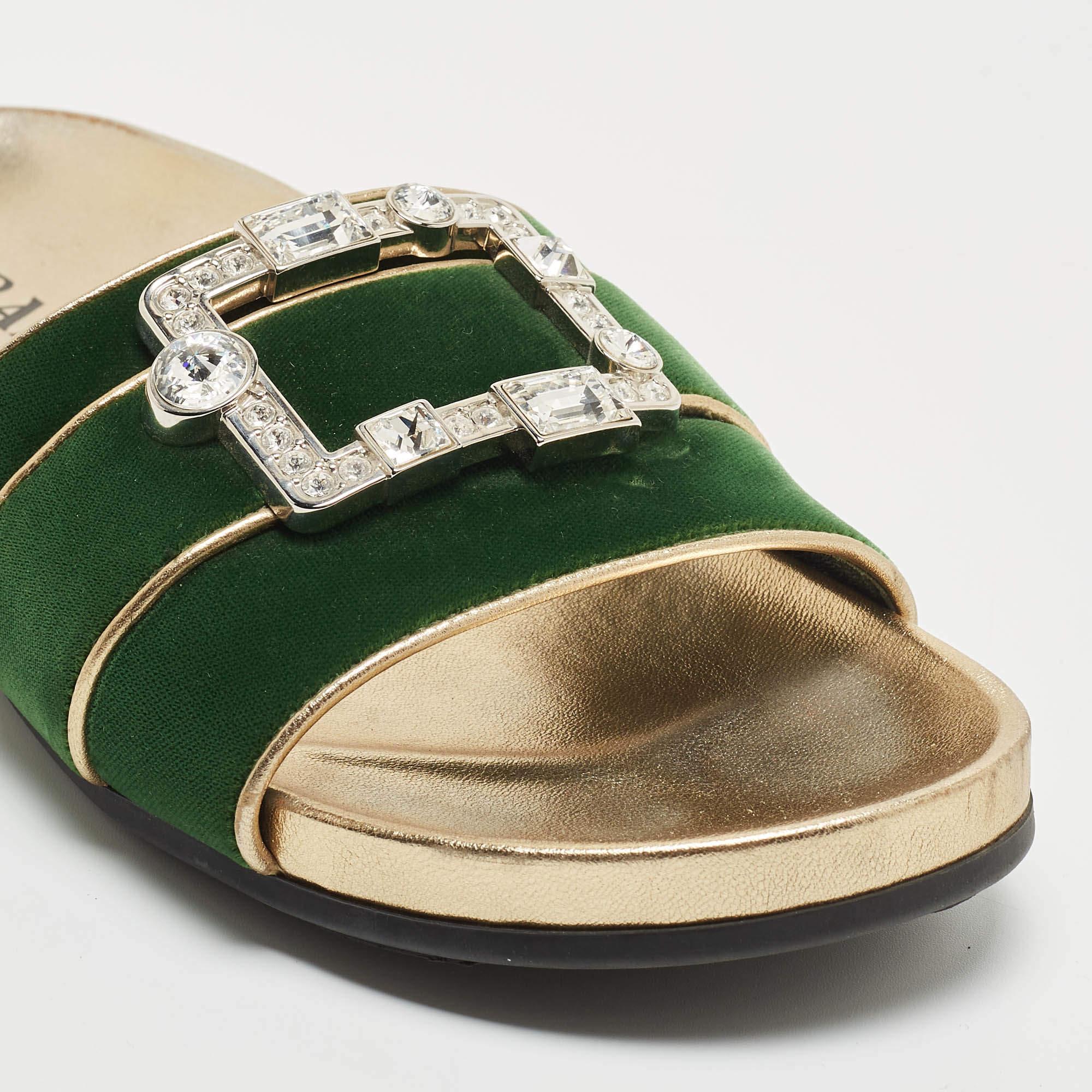Prada Green/Gold Velvet And Leather Buckle Detail Slides  In Good Condition For Sale In Dubai, Al Qouz 2